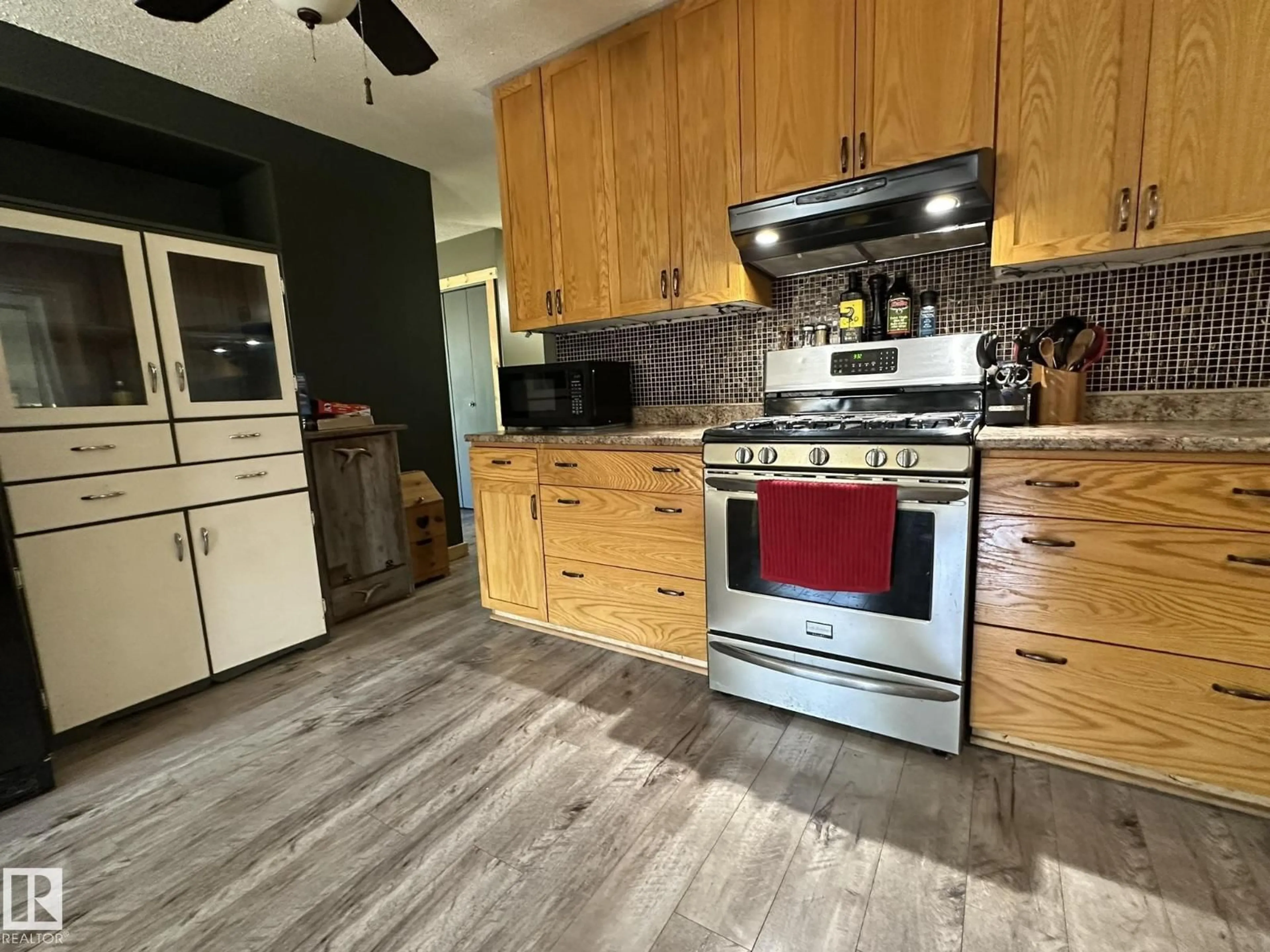 Open concept kitchen, wood/laminate floor for 5319 44 AV, Smoky Lake Town Alberta T0A3C0