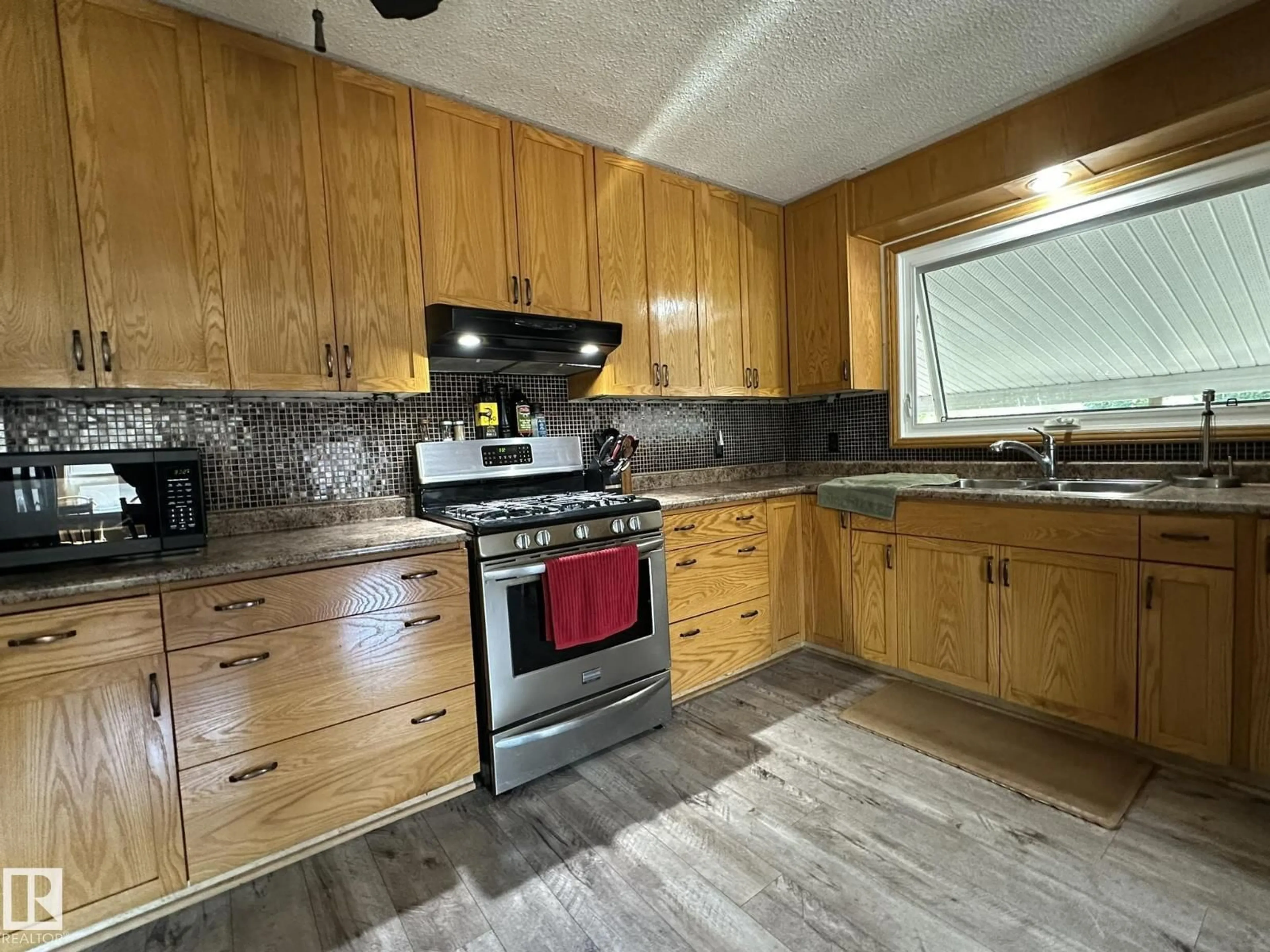 Standard kitchen, unknown for 5319 44 AV, Smoky Lake Town Alberta T0A3C0
