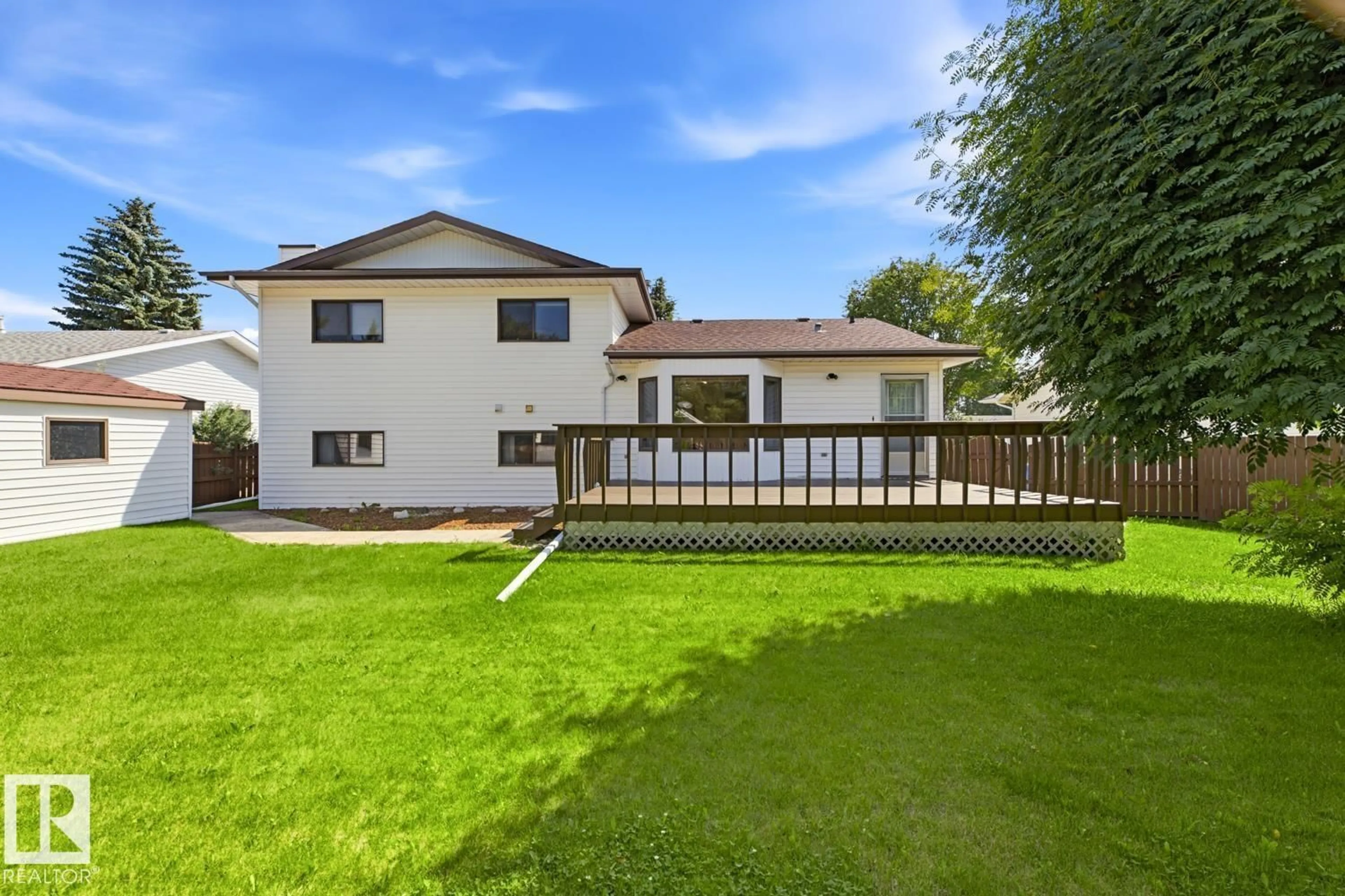 A pic from outside/outdoor area/front of a property/back of a property/a pic from drone, street for 118 ASPEN AV, Wetaskiwin Alberta T9A3G7