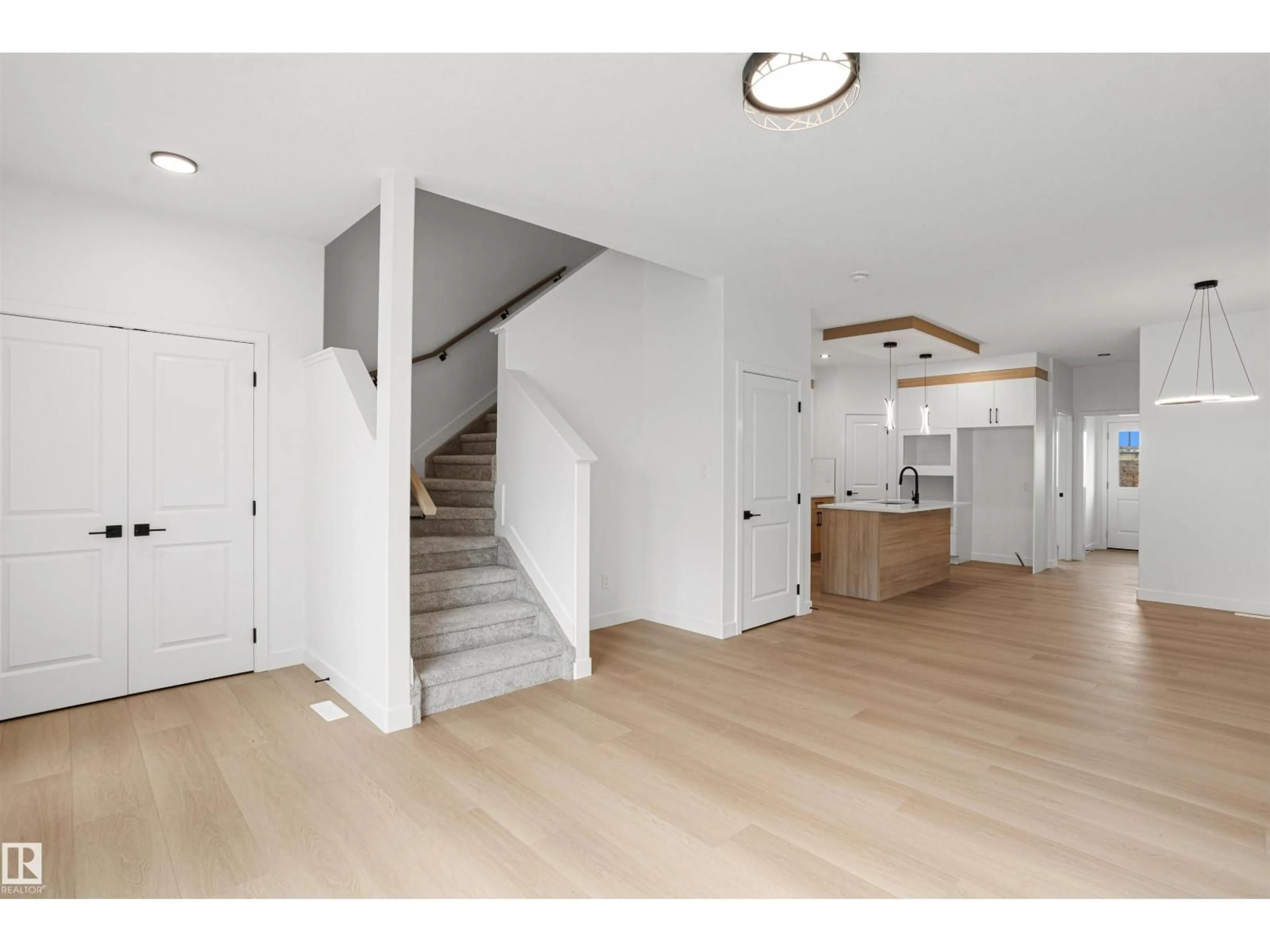 Indoor entryway for NW - 1508 209 ST, Edmonton Alberta T6M3N8
