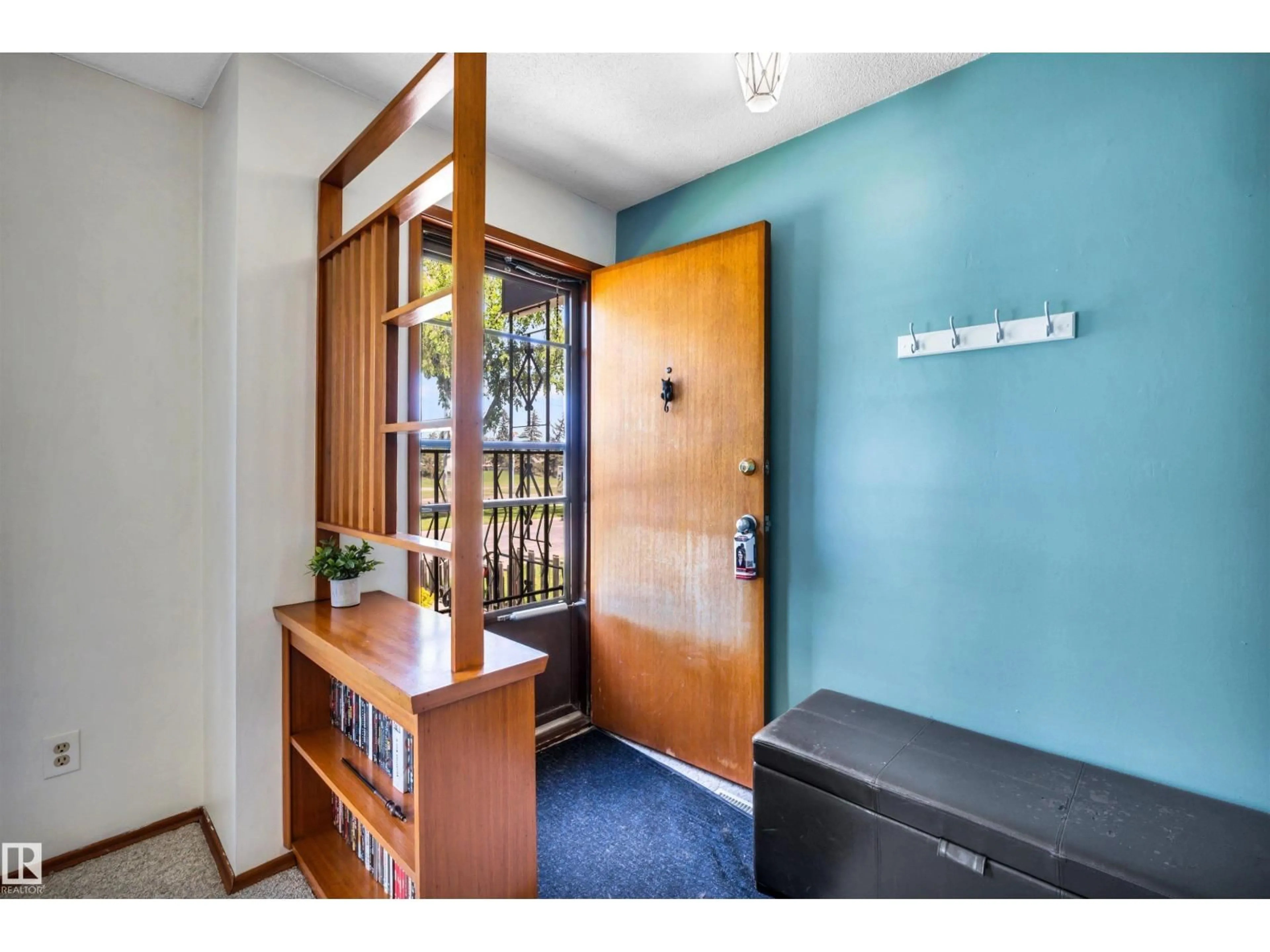 Indoor entryway for 11611 137 AV, Edmonton Alberta T5E1Z6