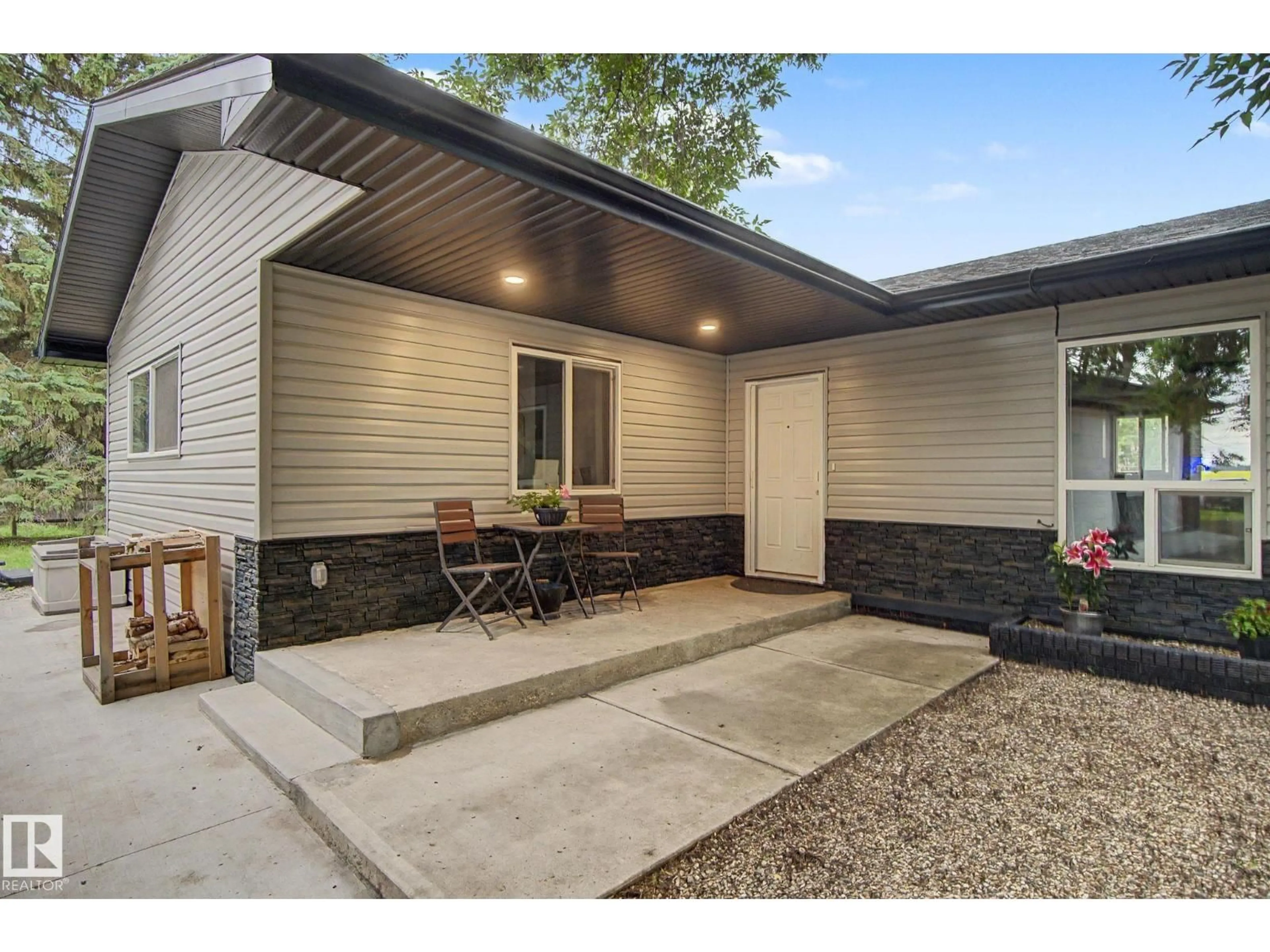 Home with vinyl exterior material, street for 52024 RGE ROAD 271, Rural Parkland County Alberta T7X3N1