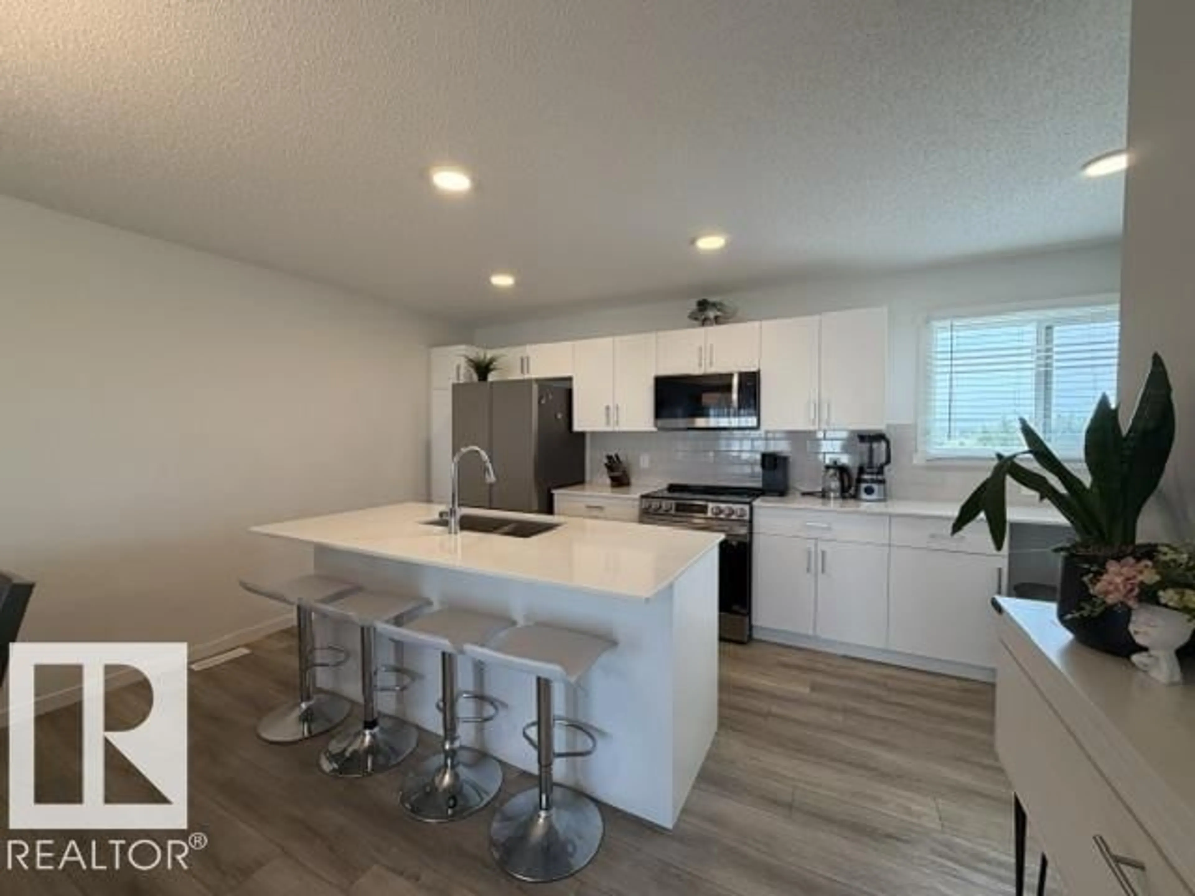 Open concept kitchen, unknown for 24 JENSEN GA, St. Albert Alberta T8N7Y5