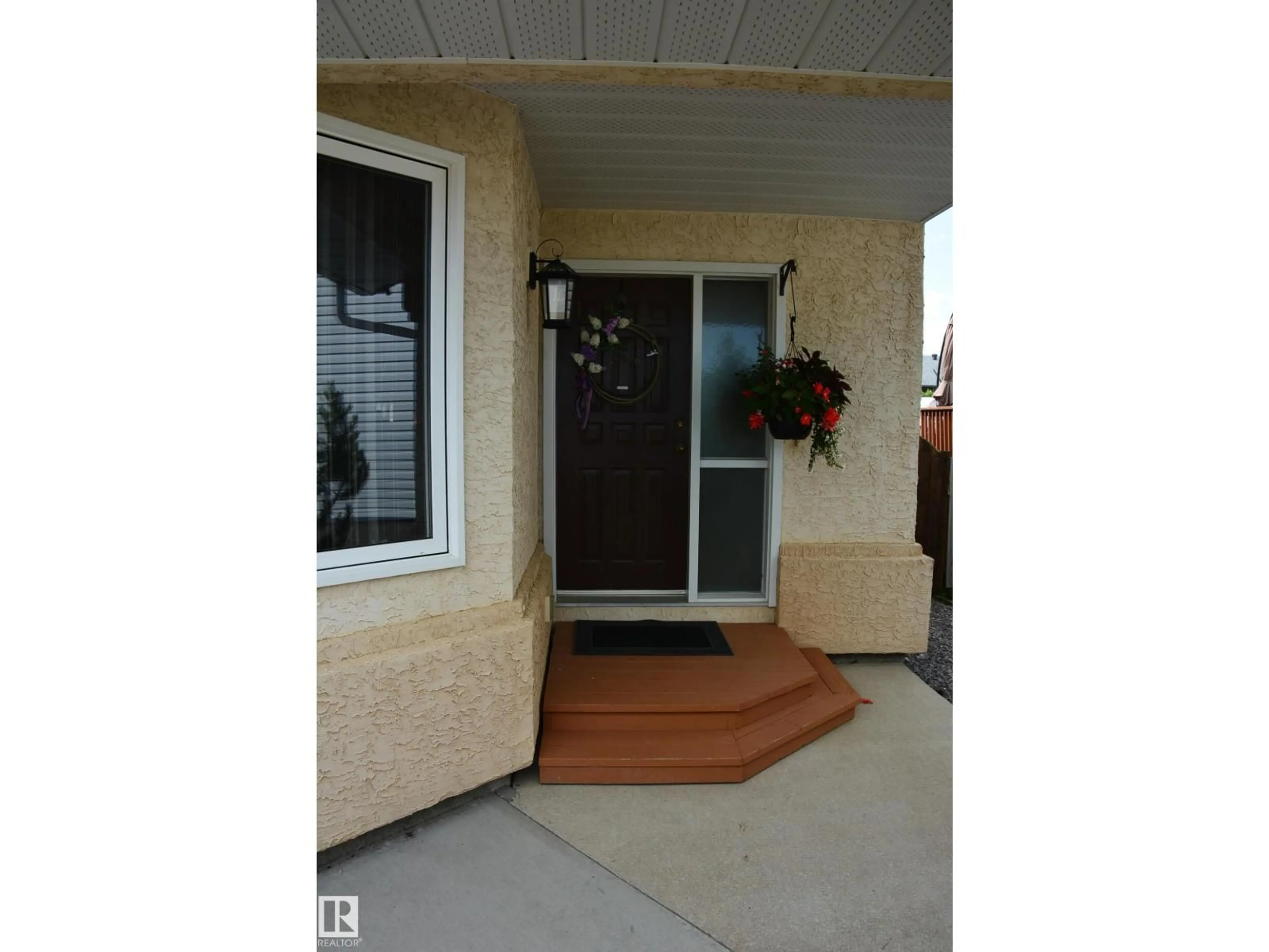 Indoor entryway for 5909 52 AV, Barrhead Alberta T7N1N6