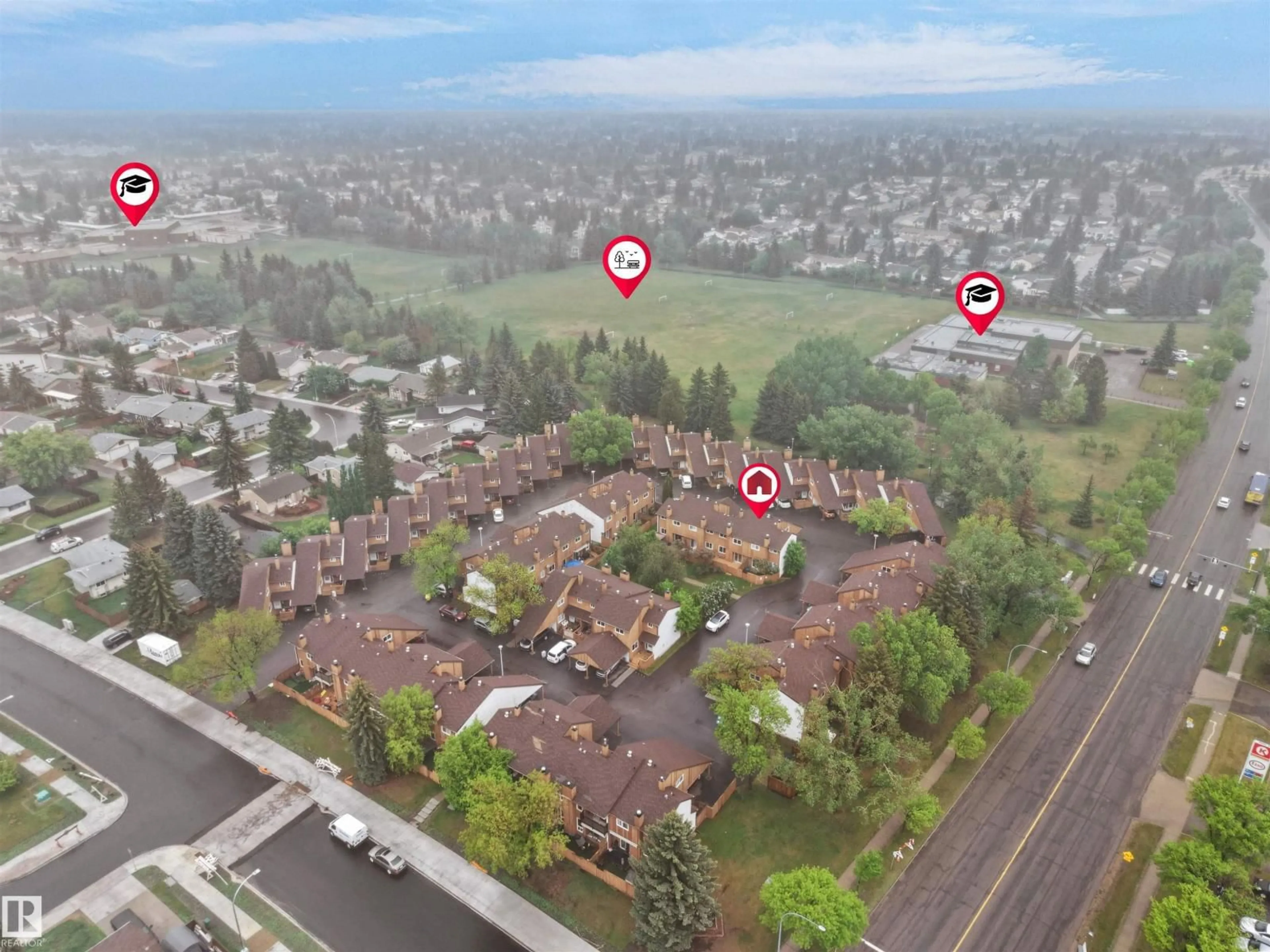 A pic from outside/outdoor area/front of a property/back of a property/a pic from drone, street for 6096 MILL WOODS RD, Edmonton Alberta T6L1N5