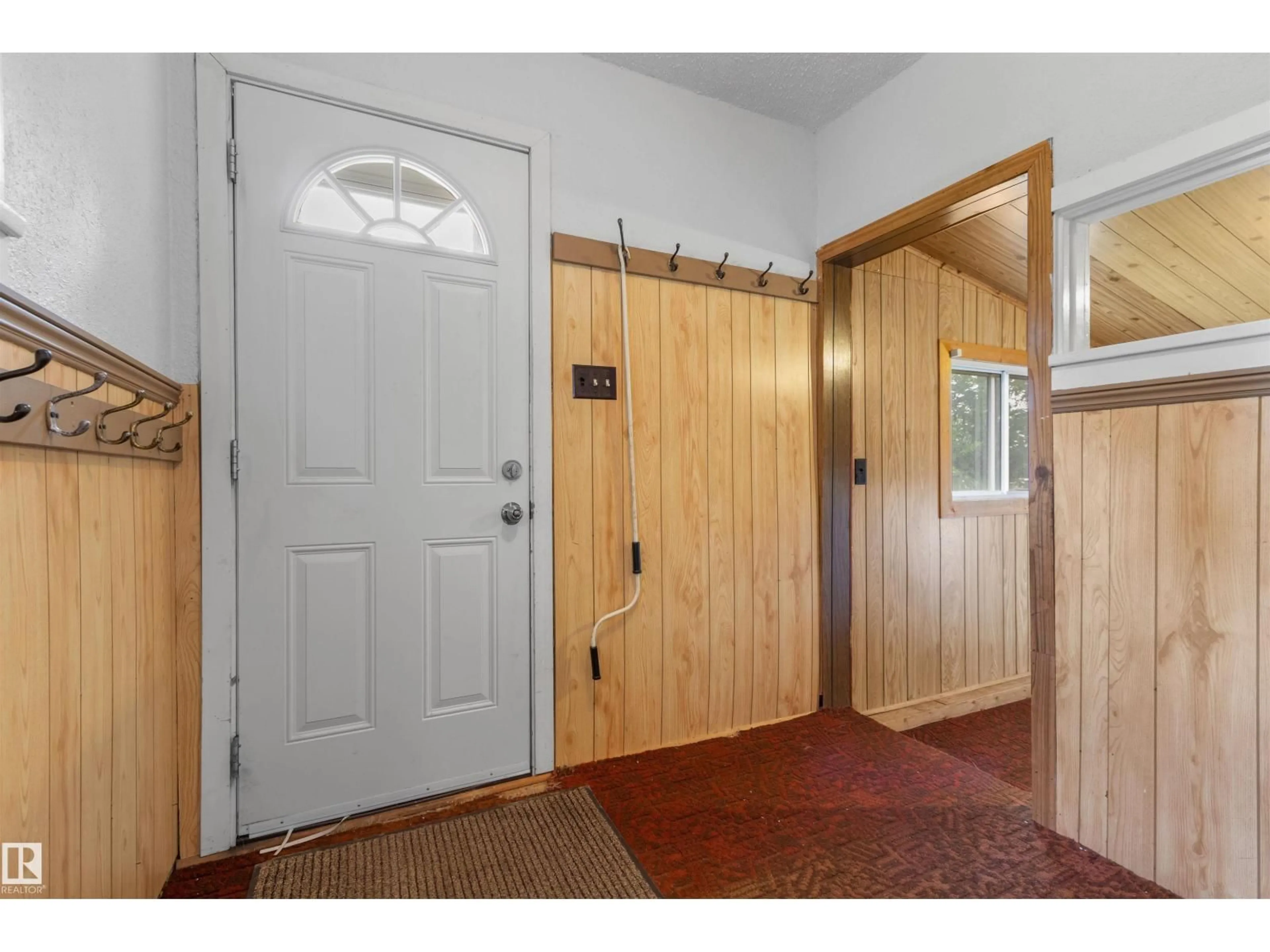 Indoor entryway for 43 62045 TWP ROAD 462, Rural Wetaskiwin County Alberta T0C0T0