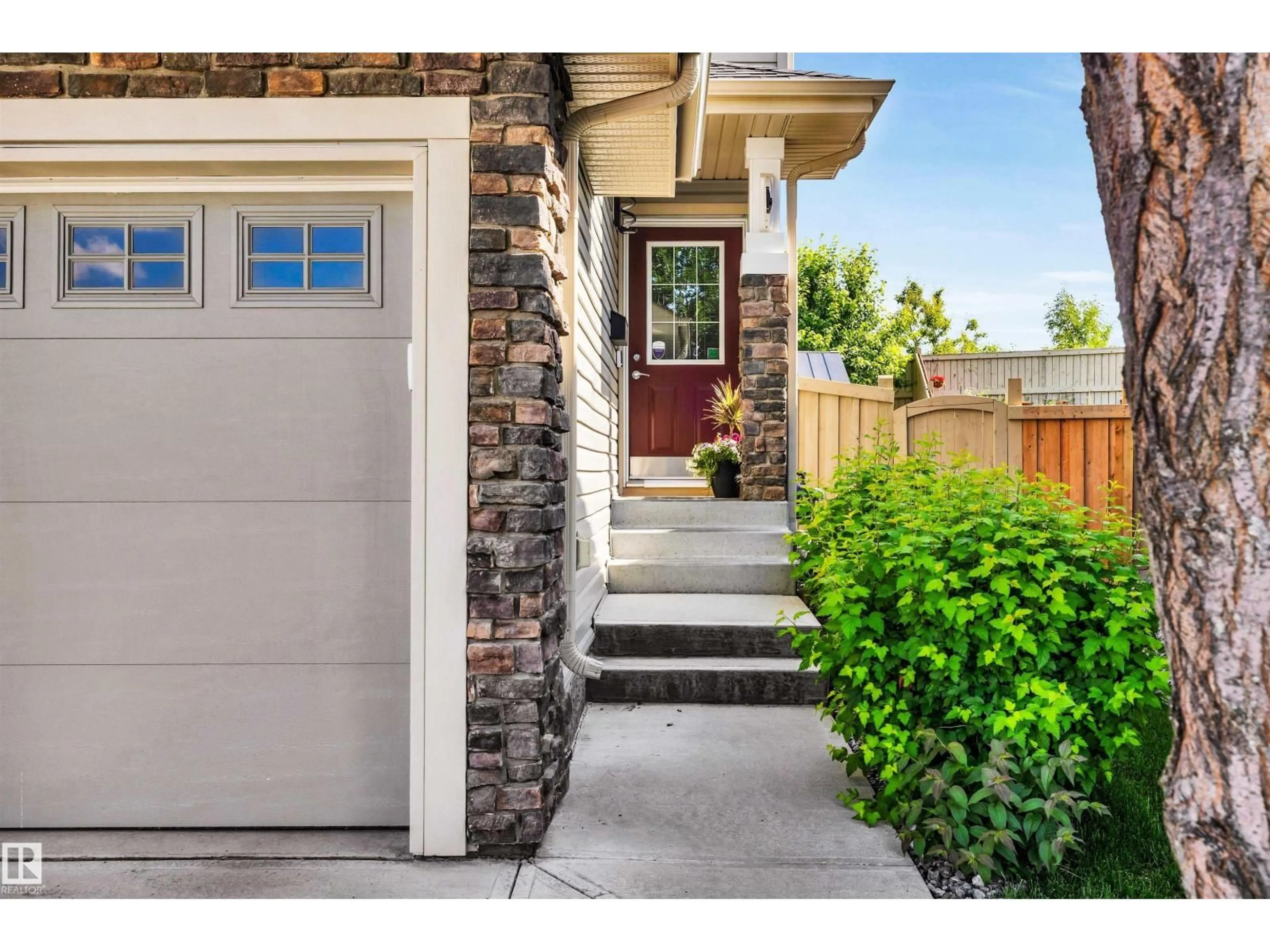 Indoor entryway for 5033 ANDISON CL, Edmonton Alberta T6W3T4
