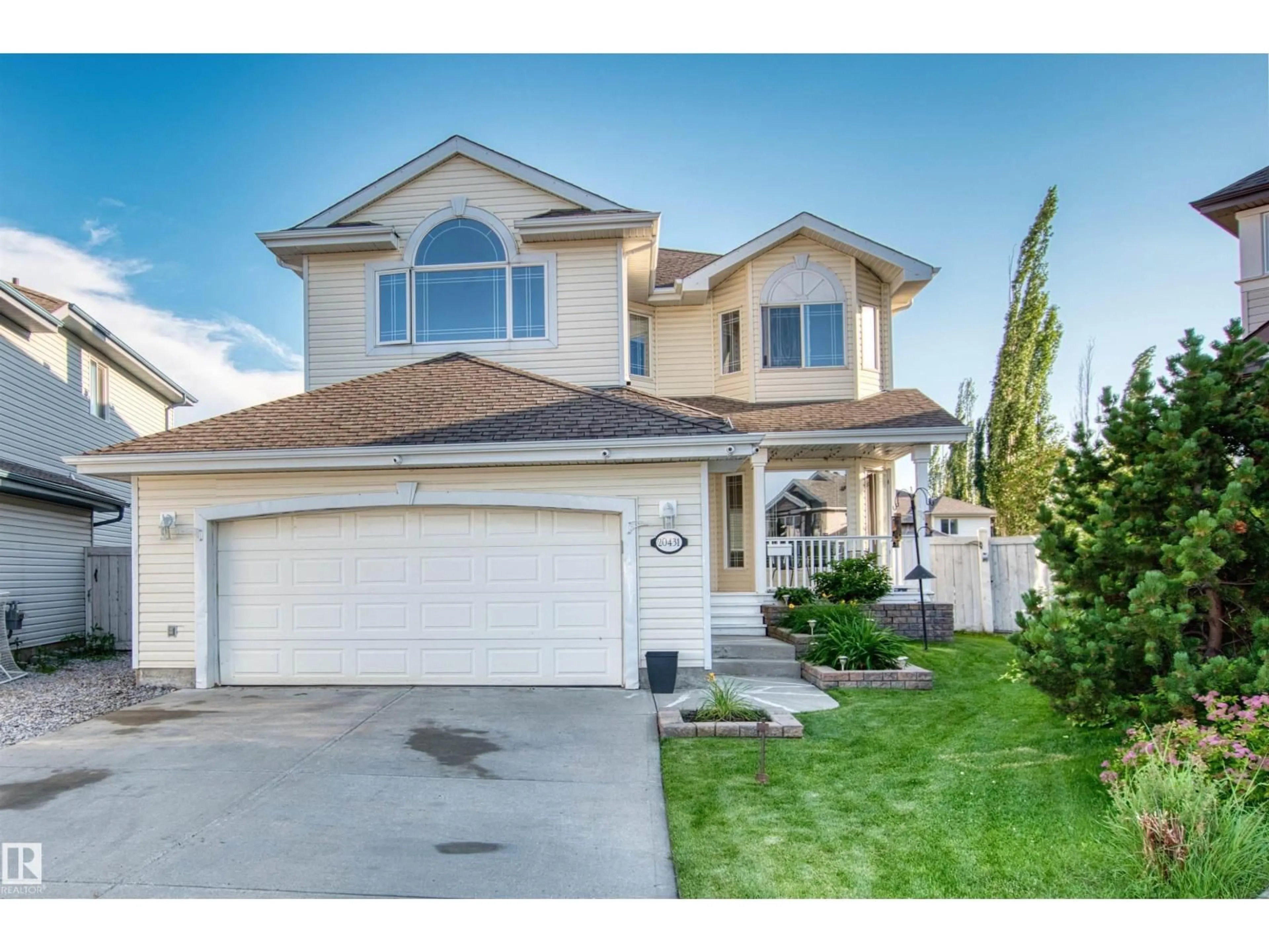 Home with vinyl exterior material, street for 20431 57 AV, Edmonton Alberta T6M0A9