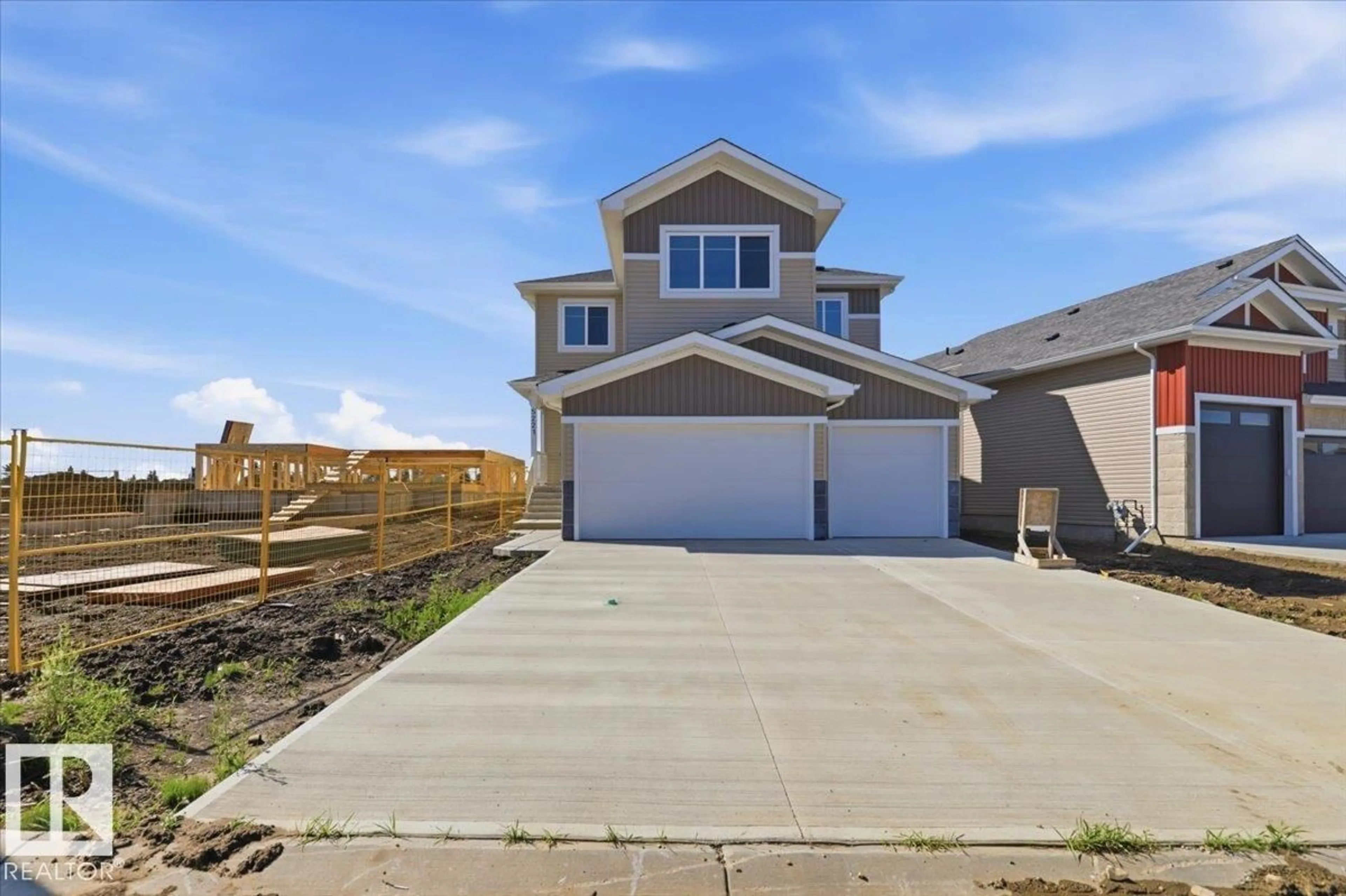A pic from outside/outdoor area/front of a property/back of a property/a pic from drone, street for 5221 47 AVE, Calmar Alberta T0C0V0