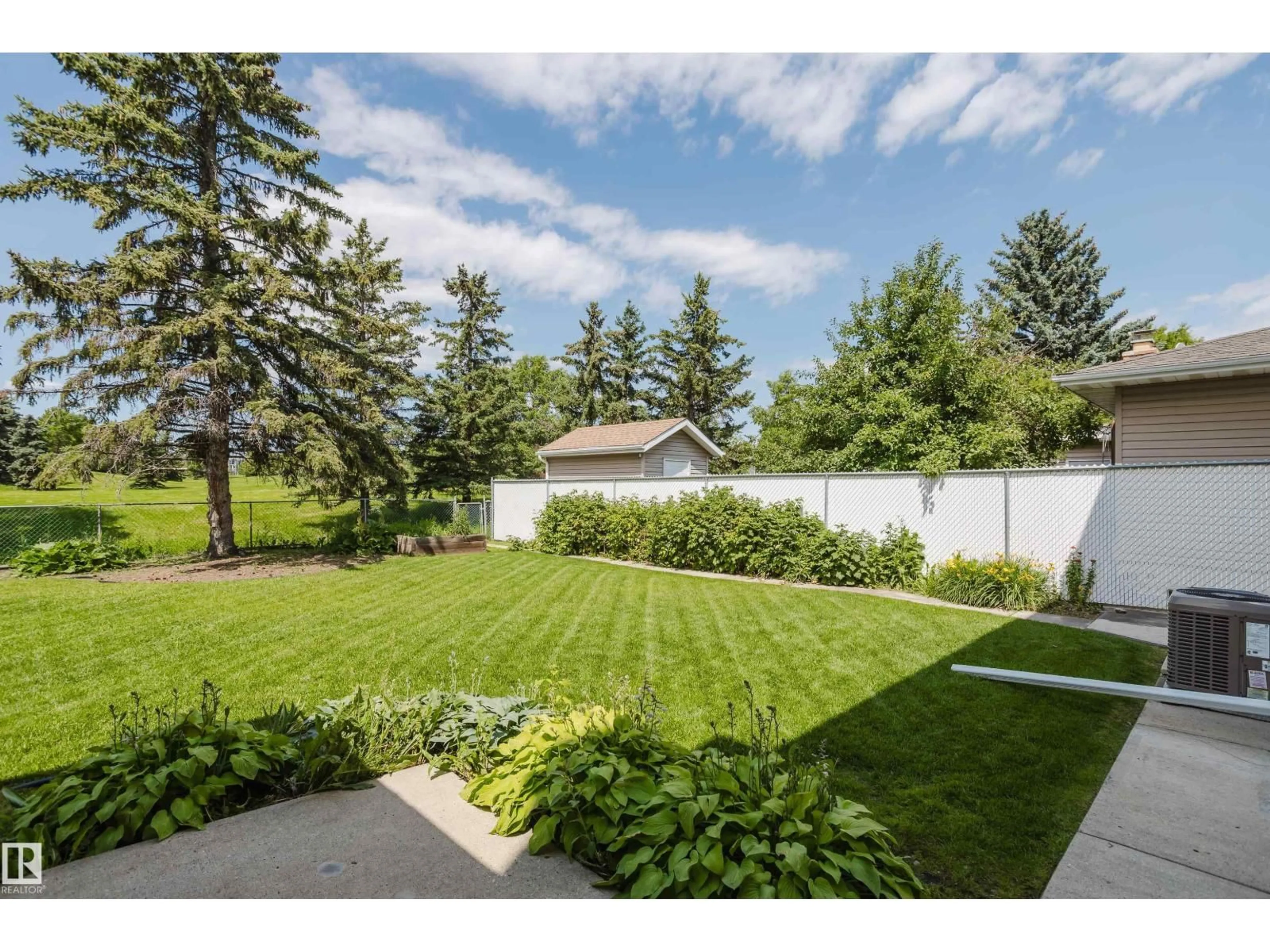 A pic from outside/outdoor area/front of a property/back of a property/a pic from drone, street for 3936 72 ST, Edmonton Alberta T6K0R8