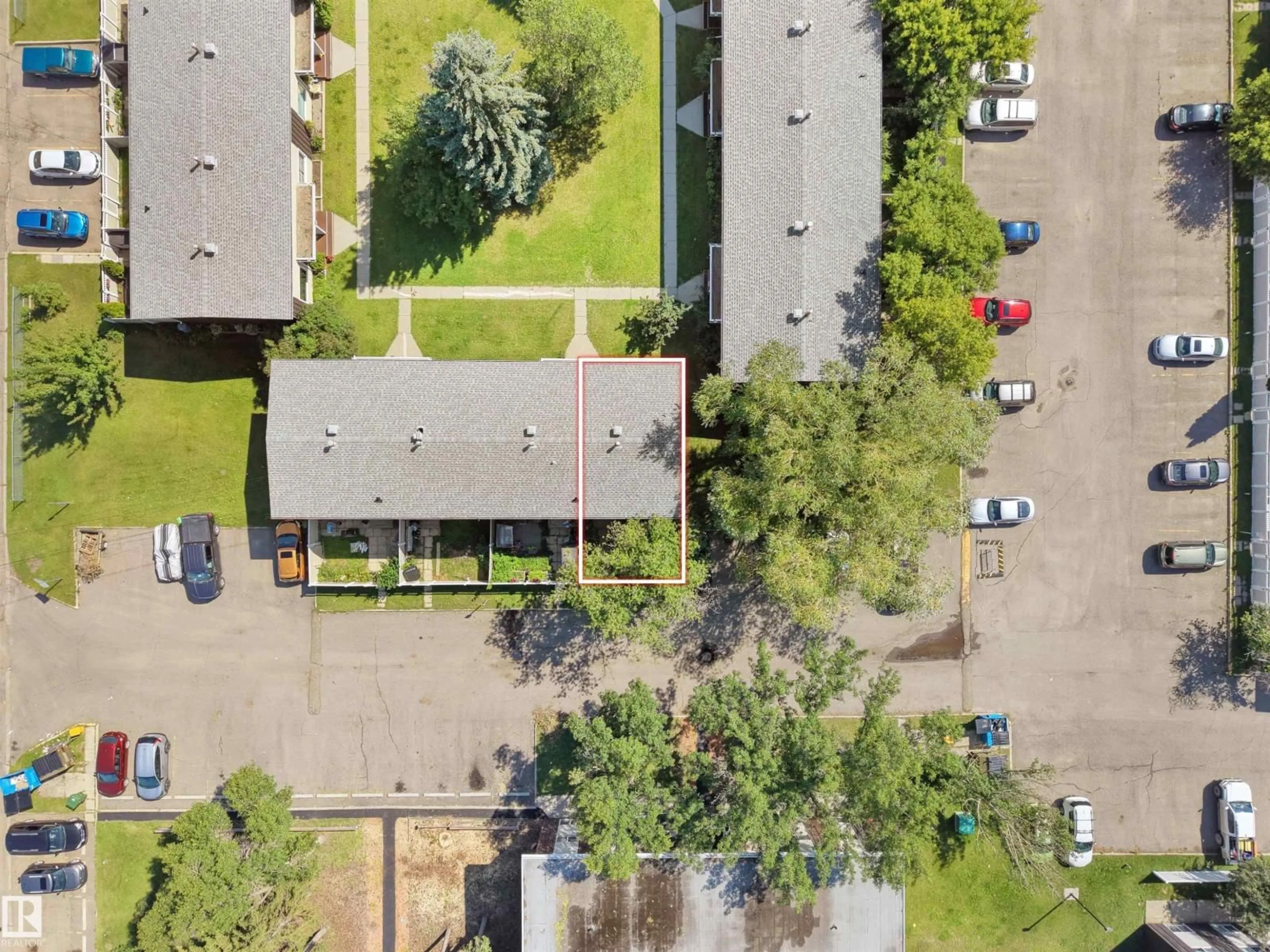 A pic from outside/outdoor area/front of a property/back of a property/a pic from drone, street for NW - 10446 55 AV, Edmonton Alberta T6H0W6