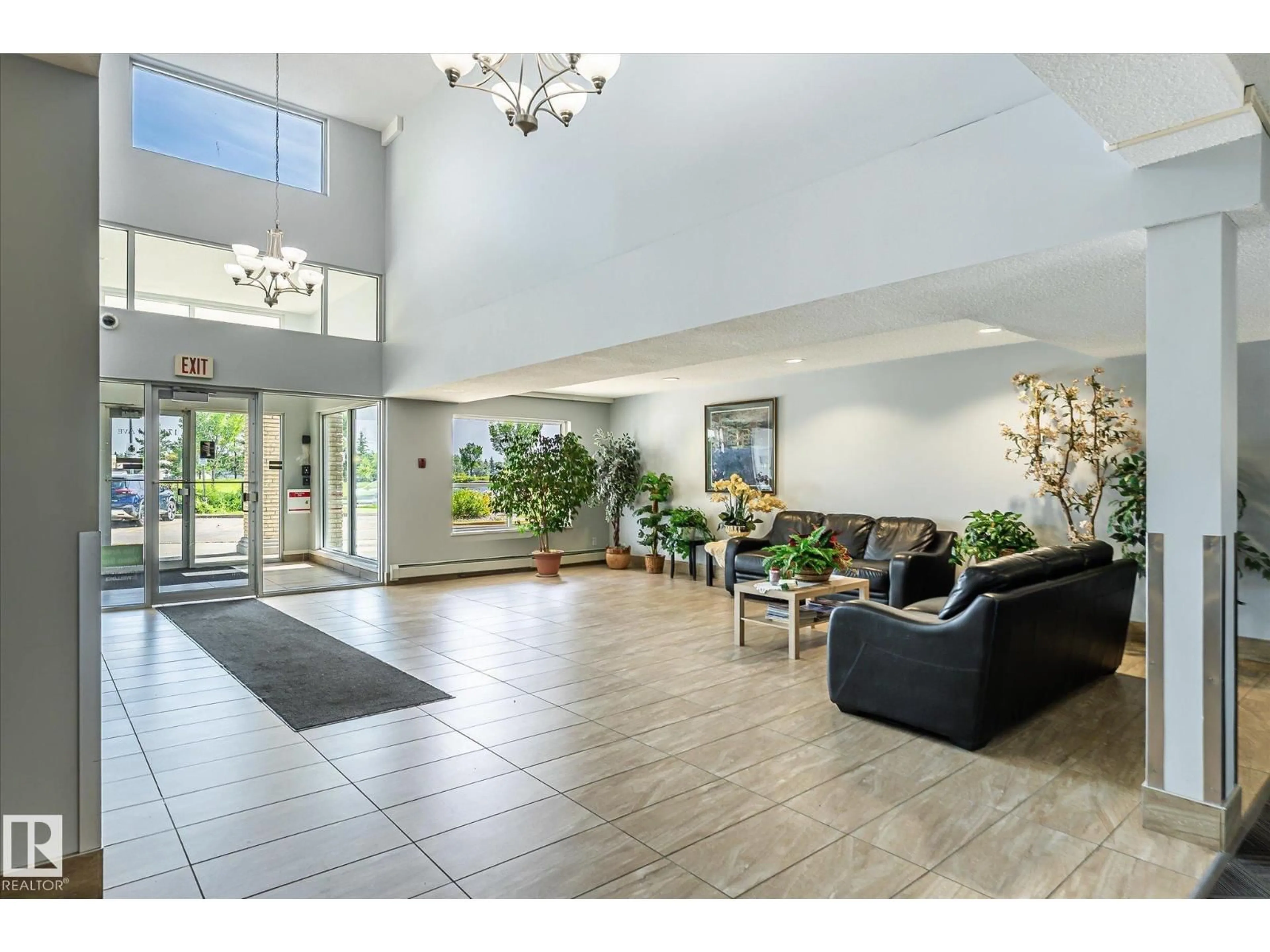 Lobby for 17404 - 418 64 AV, Edmonton Alberta T5T6X4