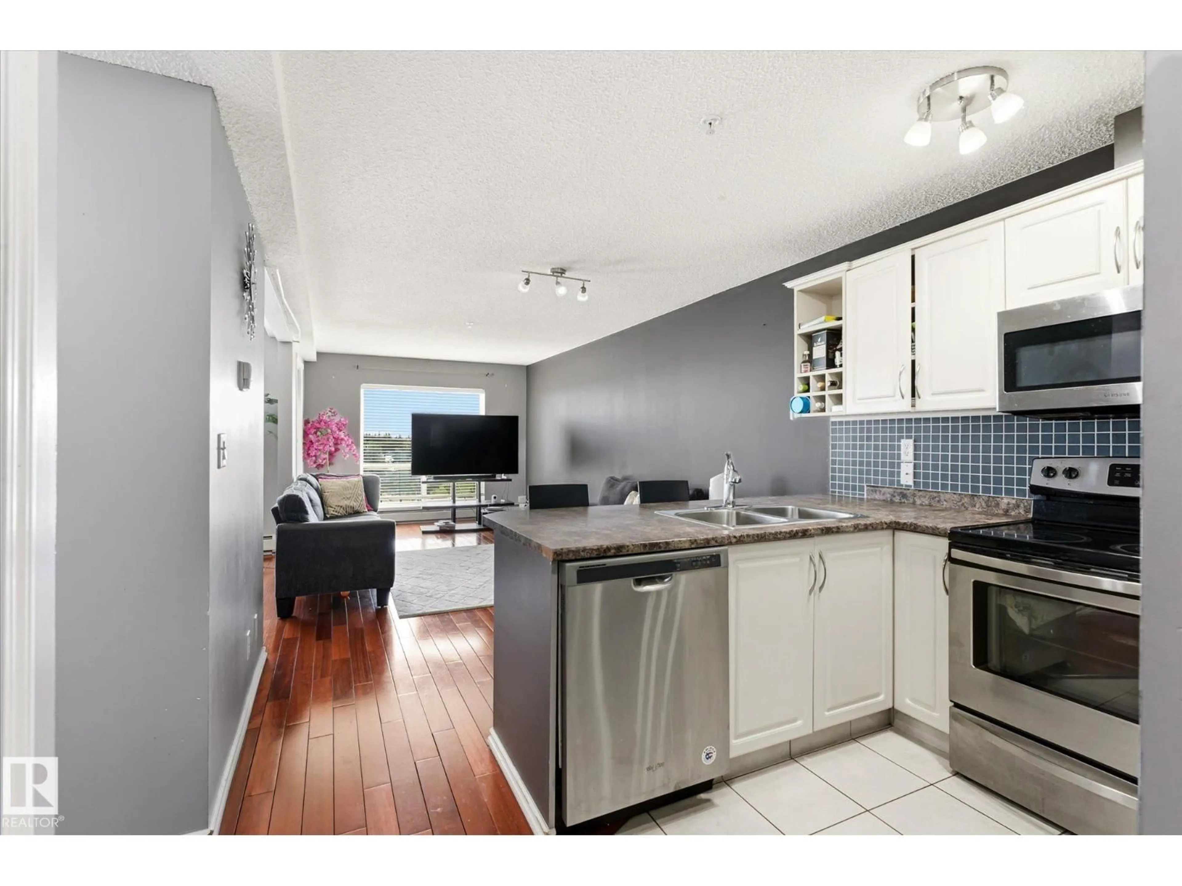 Standard kitchen, unknown for 17404 - 418 64 AV, Edmonton Alberta T5T6X4
