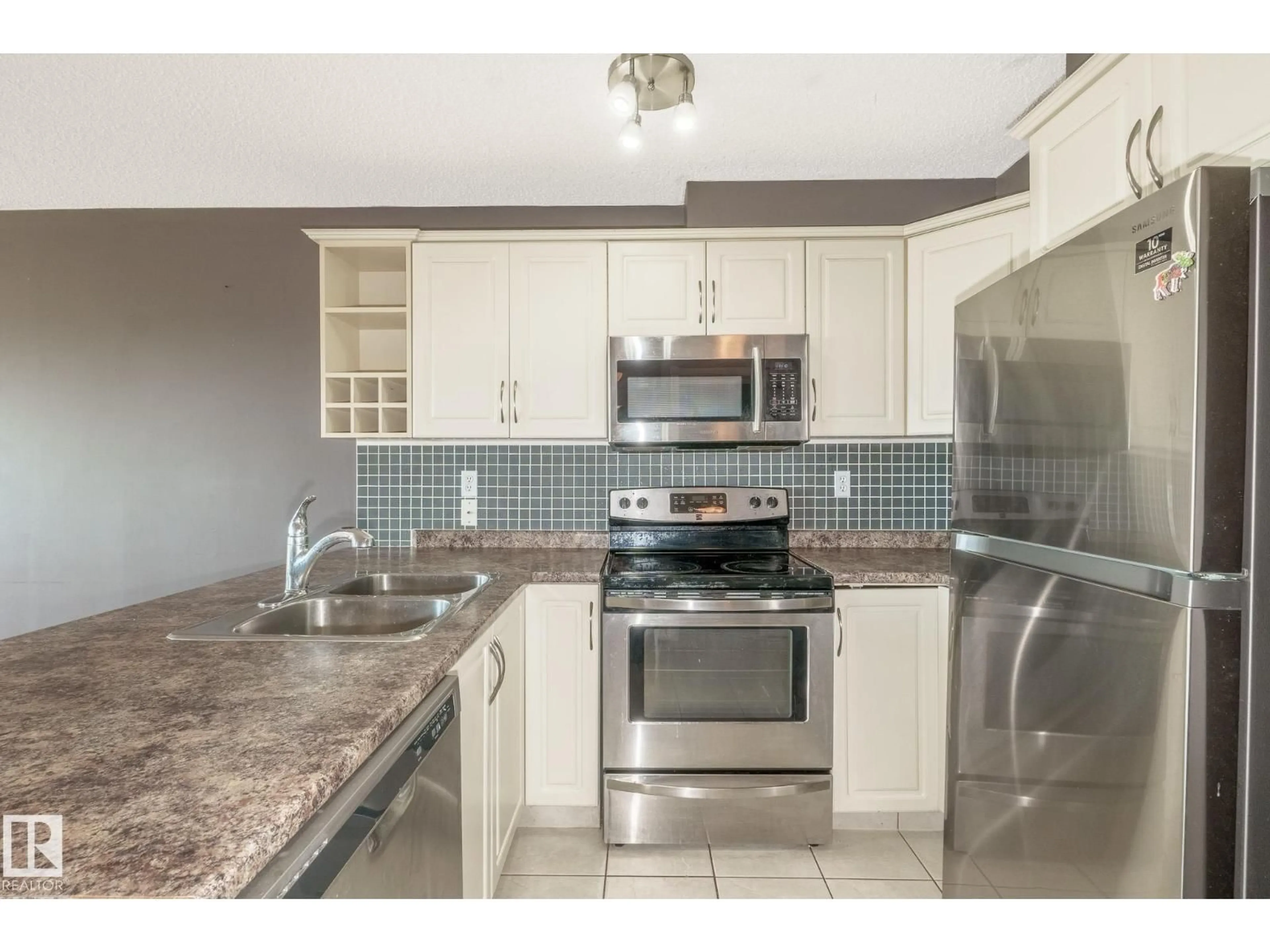 Standard kitchen, ceramic/tile floor for 17404 - 418 64 AV, Edmonton Alberta T5T6X4