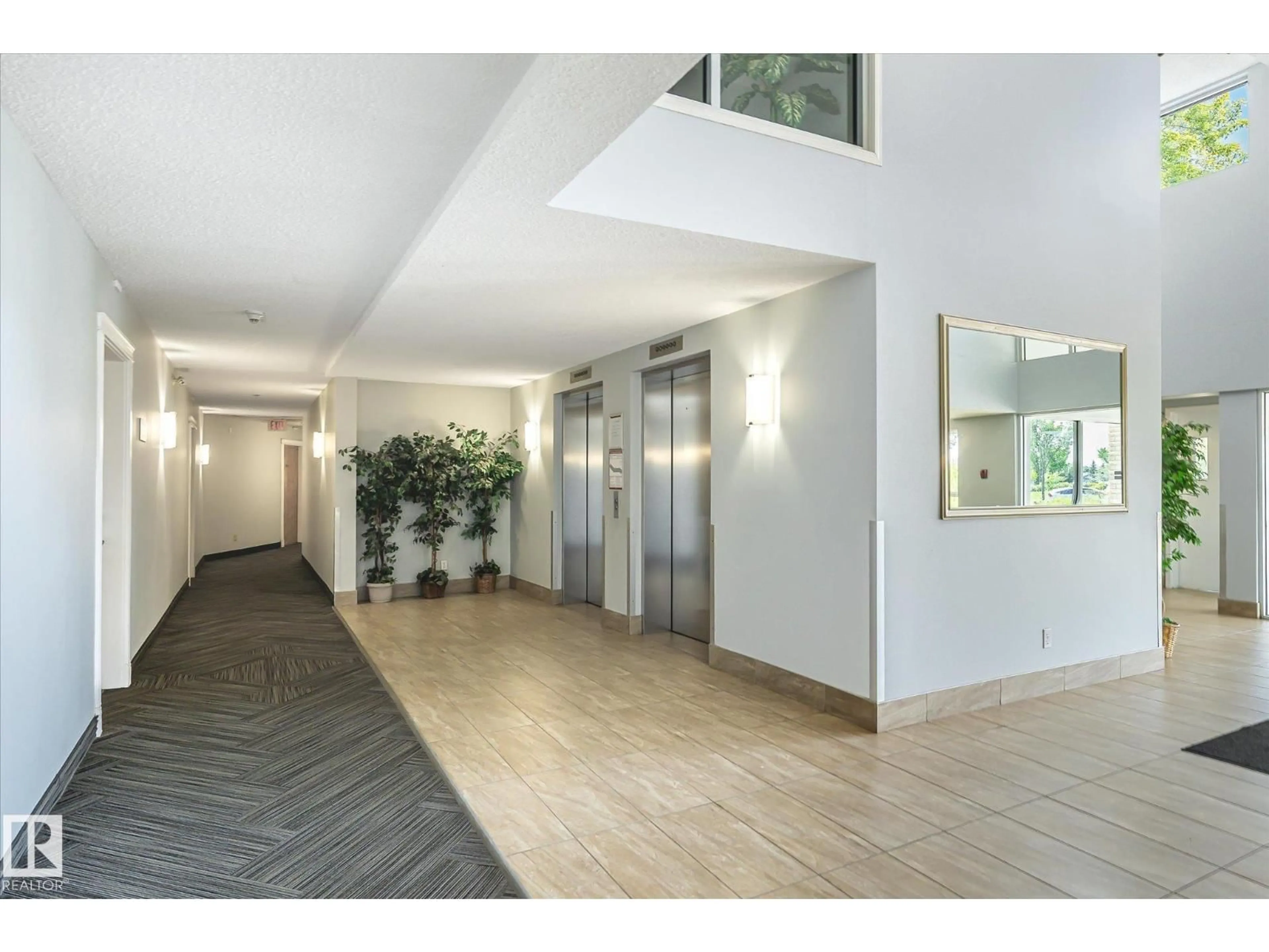 Indoor foyer for 17404 - 418 64 AV, Edmonton Alberta T5T6X4