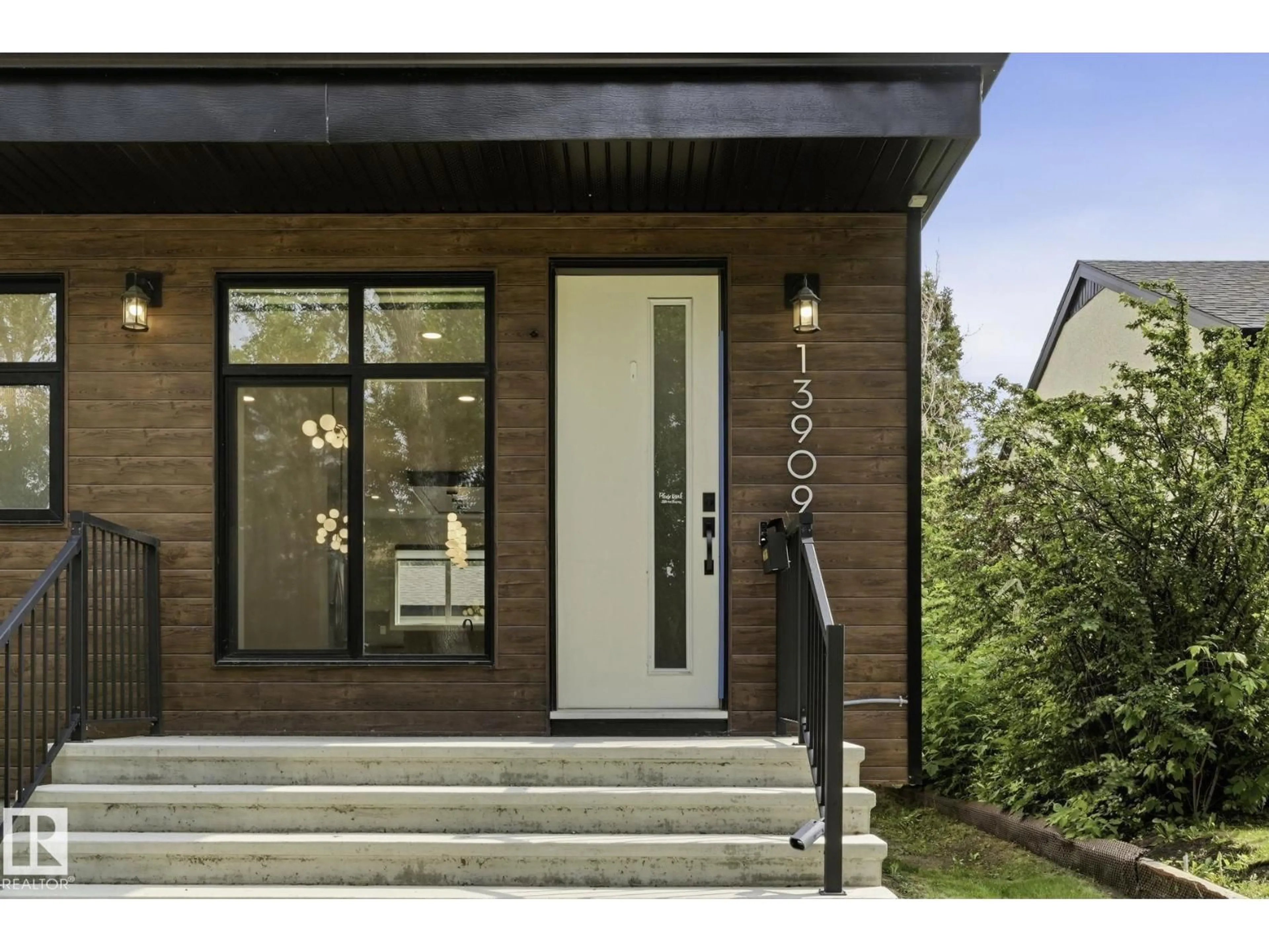 Unknown for 13909 107A AV, Edmonton Alberta T5M2A8