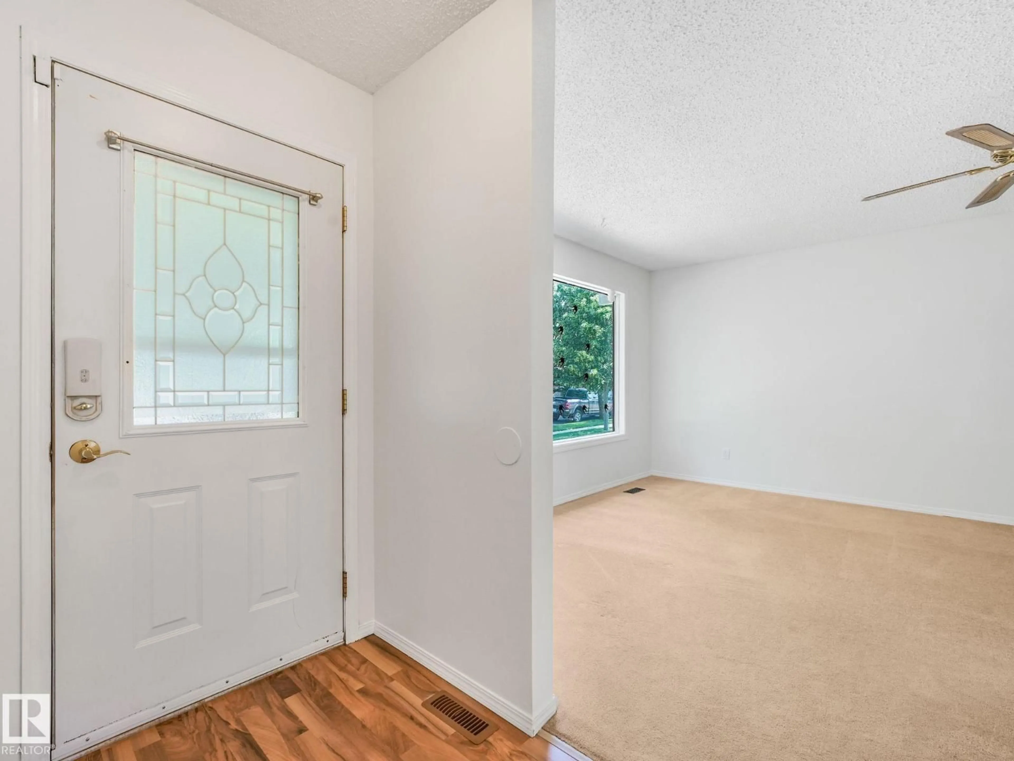 Indoor entryway for 91 AMHERST CR, St. Albert Alberta T8N2P7