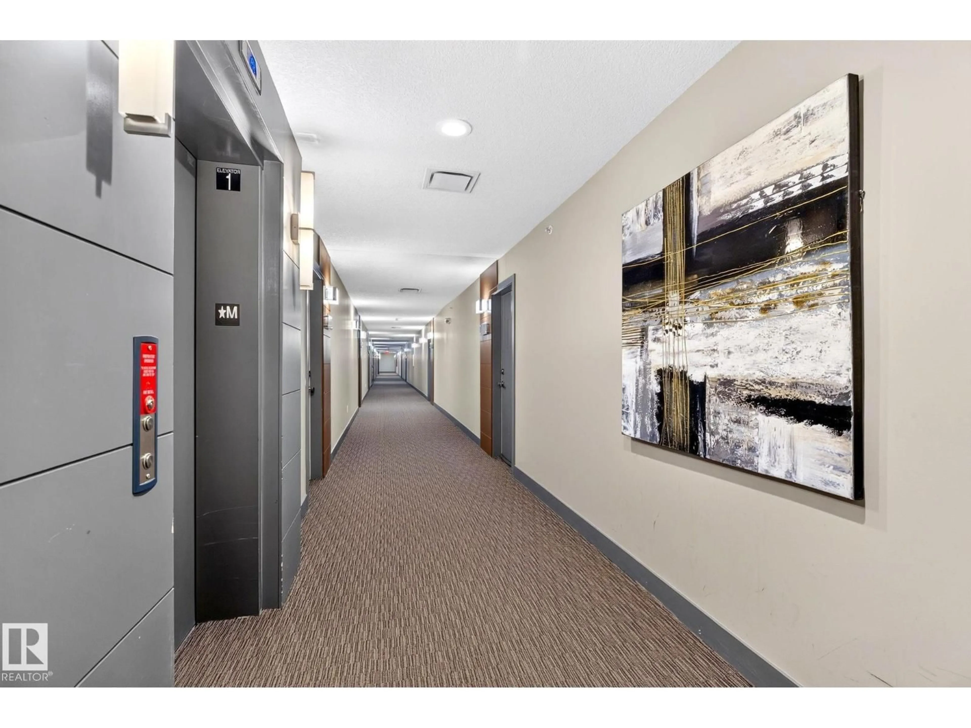 Indoor foyer for 111 - 114 FESTIVAL WY, Sherwood Park Alberta T8A4Y4