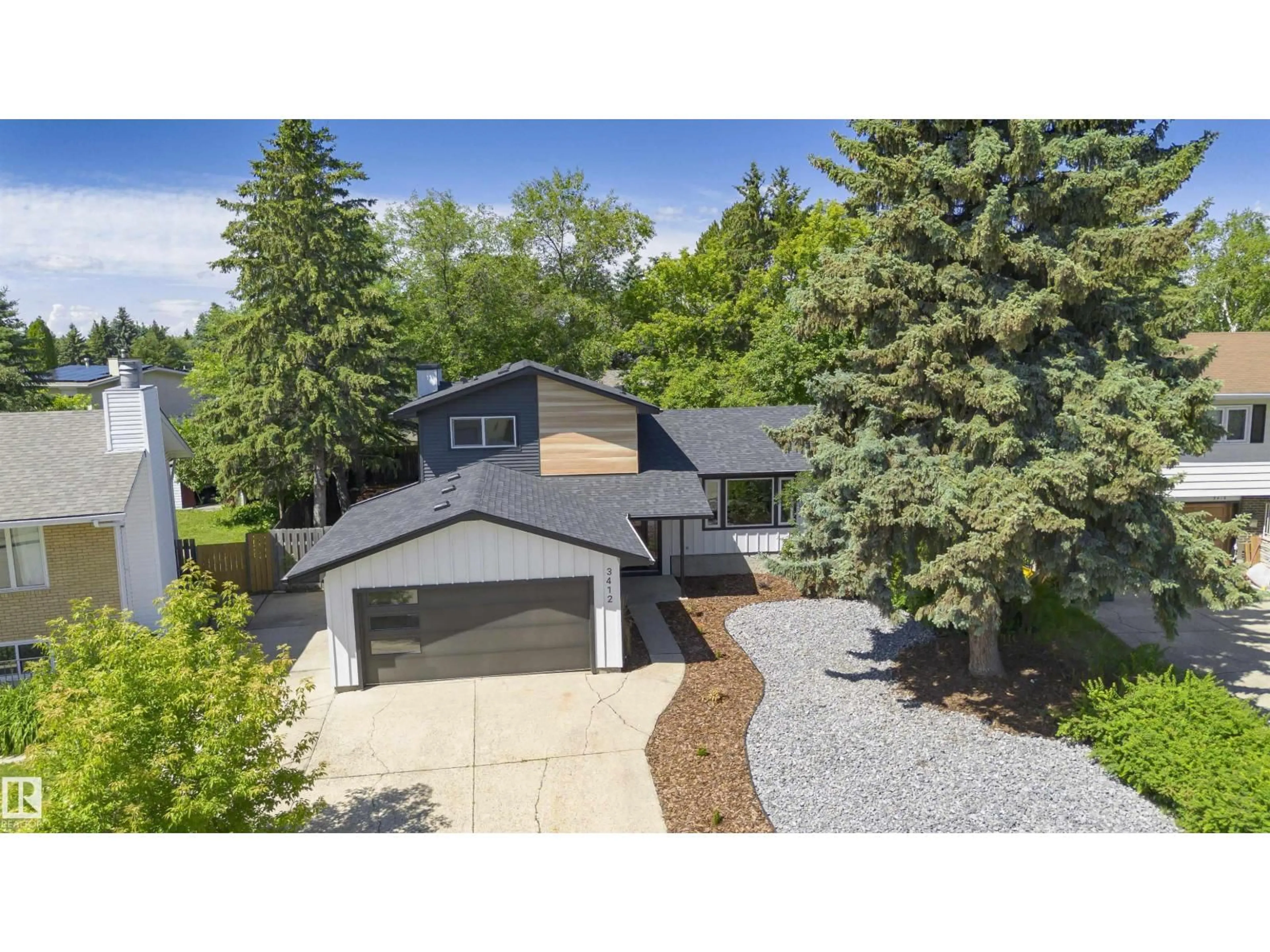 A pic from outside/outdoor area/front of a property/back of a property/a pic from drone, street for 3412 108 ST, Edmonton Alberta T6J2V4