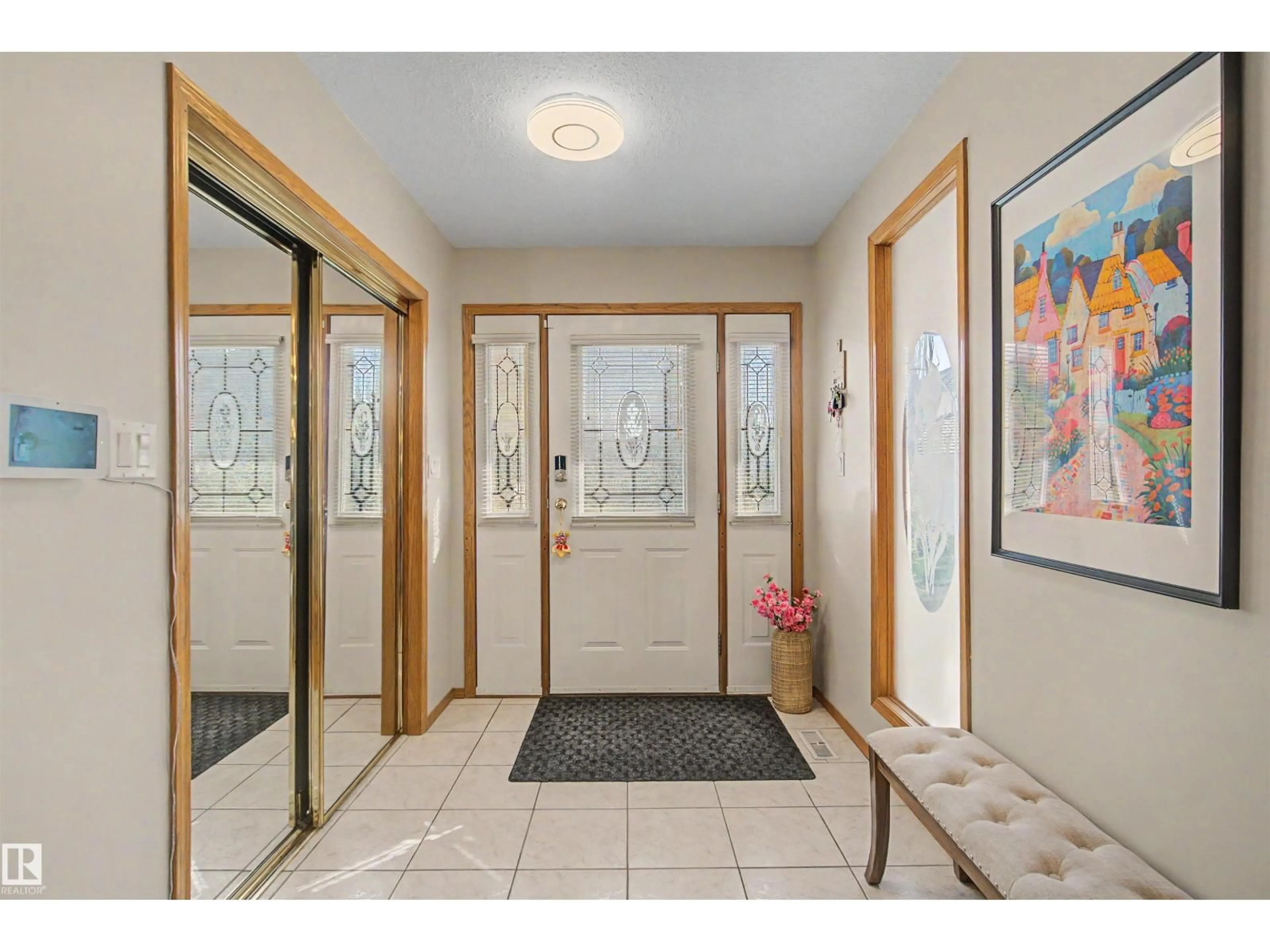 Indoor entryway for 711 BUTTERWORTH DR, Edmonton Alberta T6R1P5