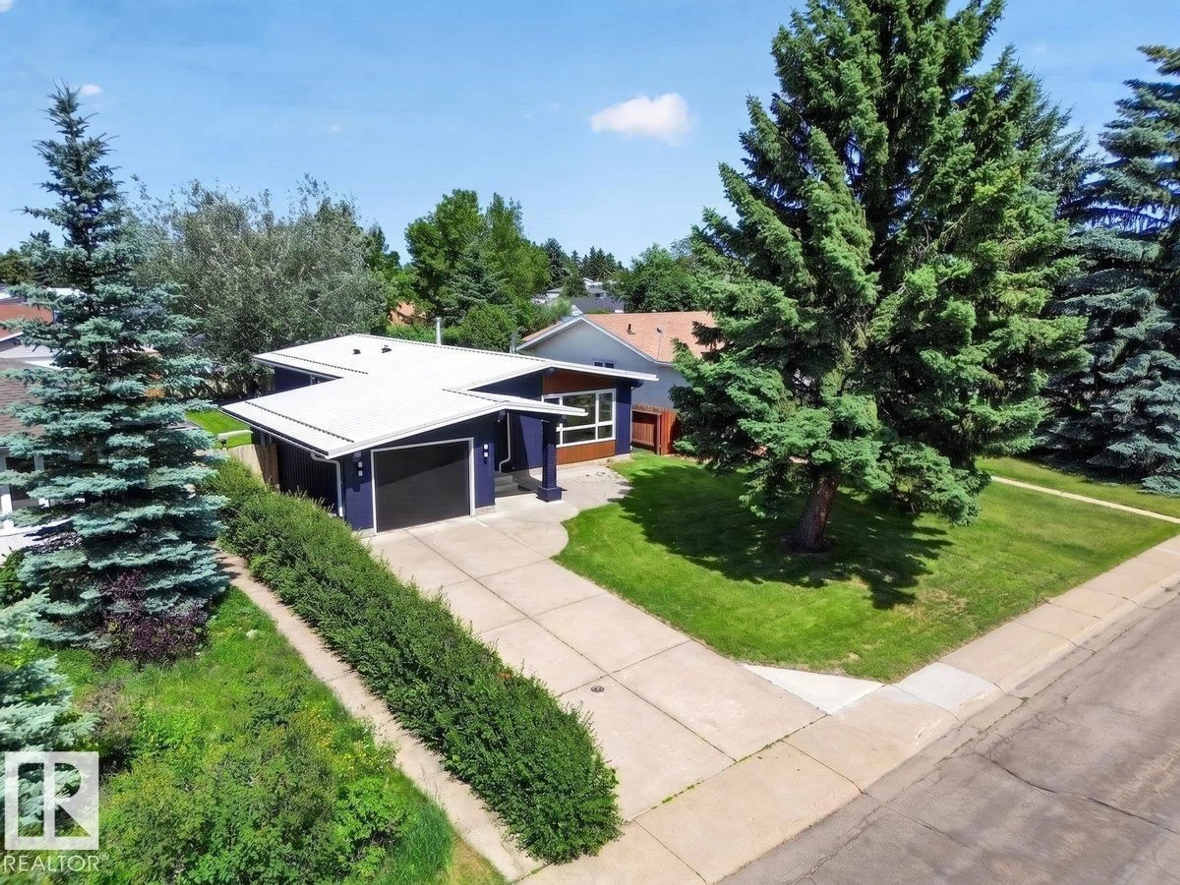 A pic from outside/outdoor area/front of a property/back of a property/a pic from drone, street for NW - 11604 35 AV, Edmonton Alberta T6J2X2