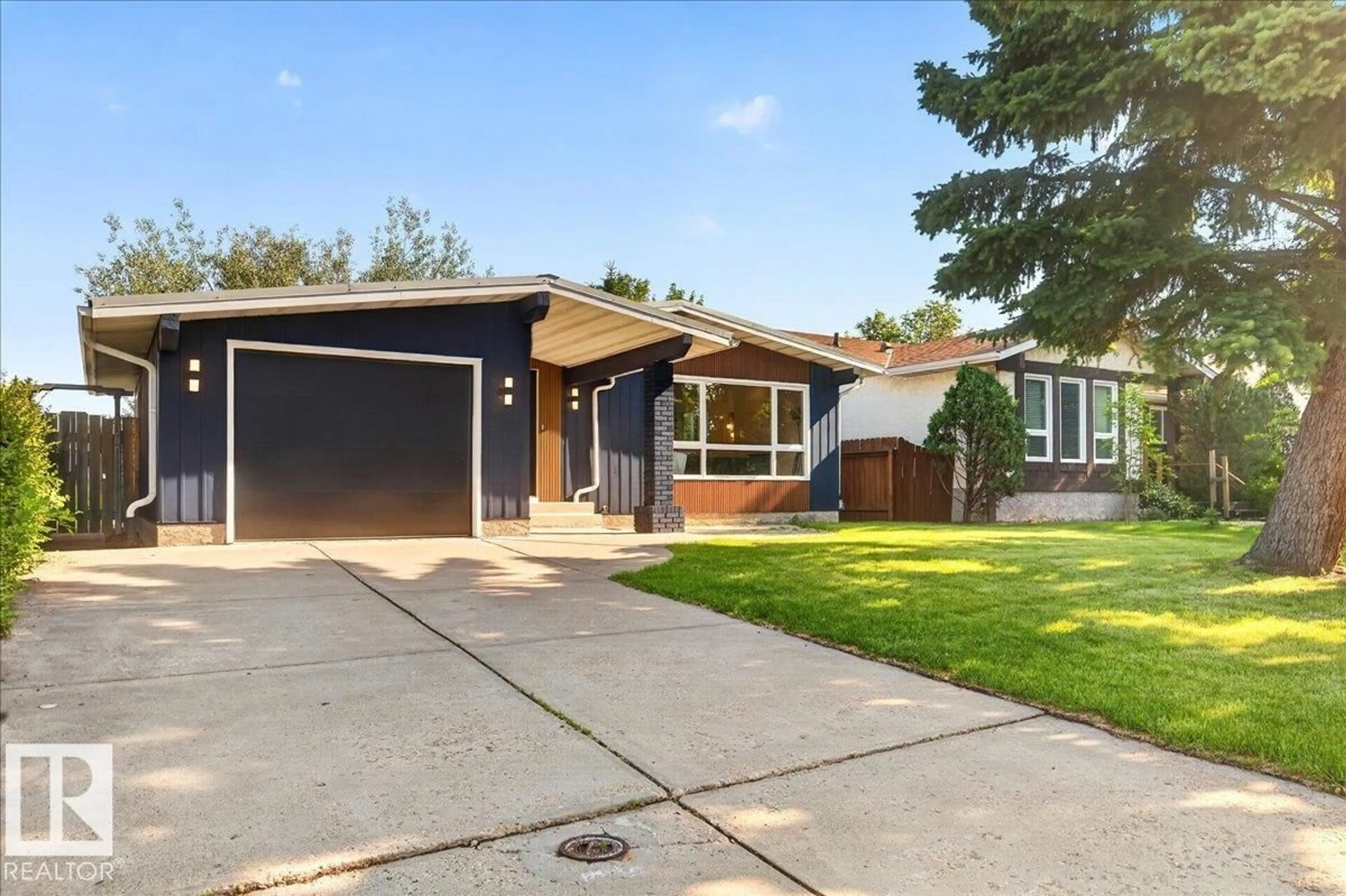 Home with vinyl exterior material, street for NW - 11604 35 AV, Edmonton Alberta T6J2X2