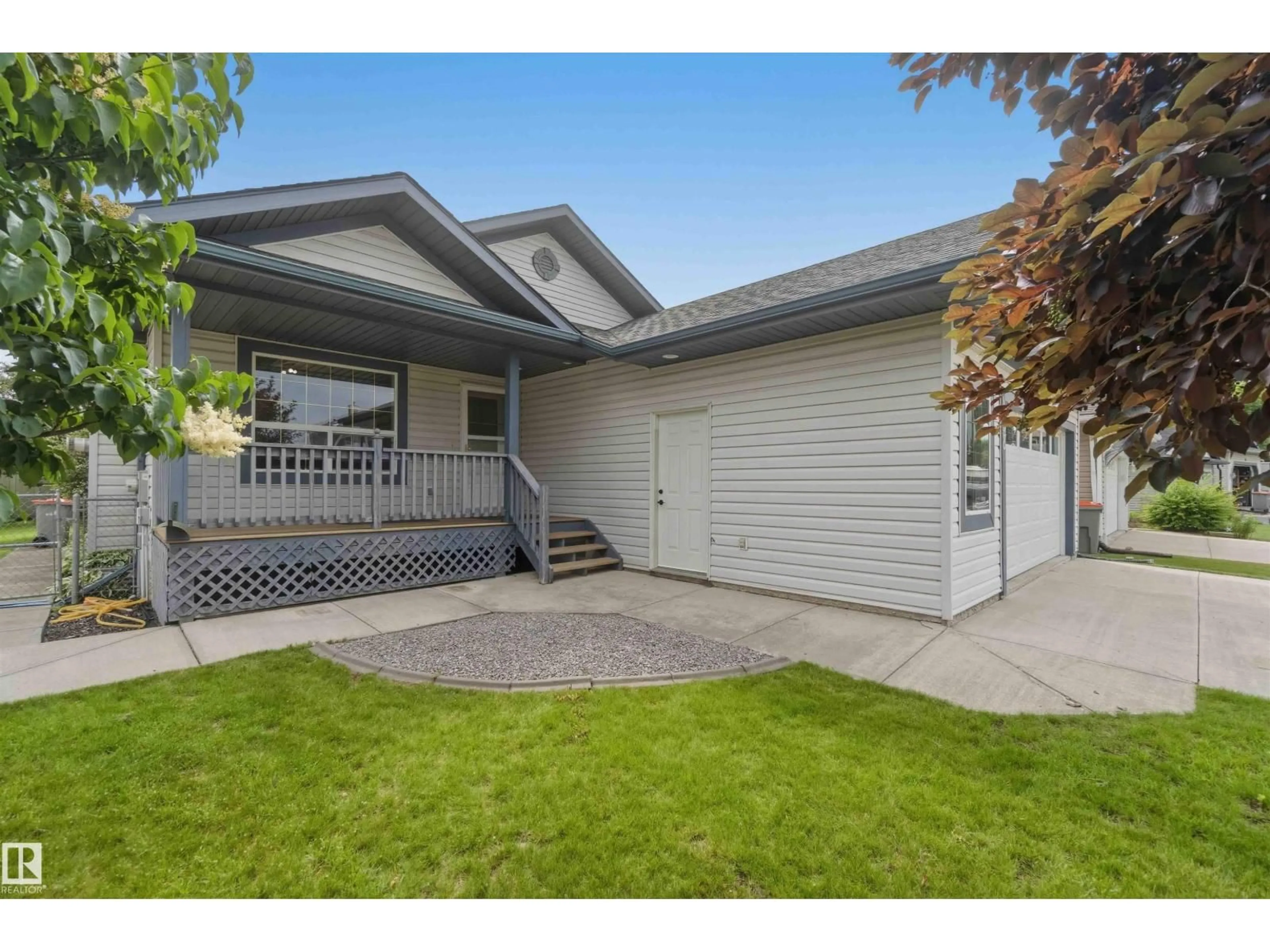 Home with vinyl exterior material, street for 38 WILLOW PARK RD, Stony Plain Alberta T7Z2X8
