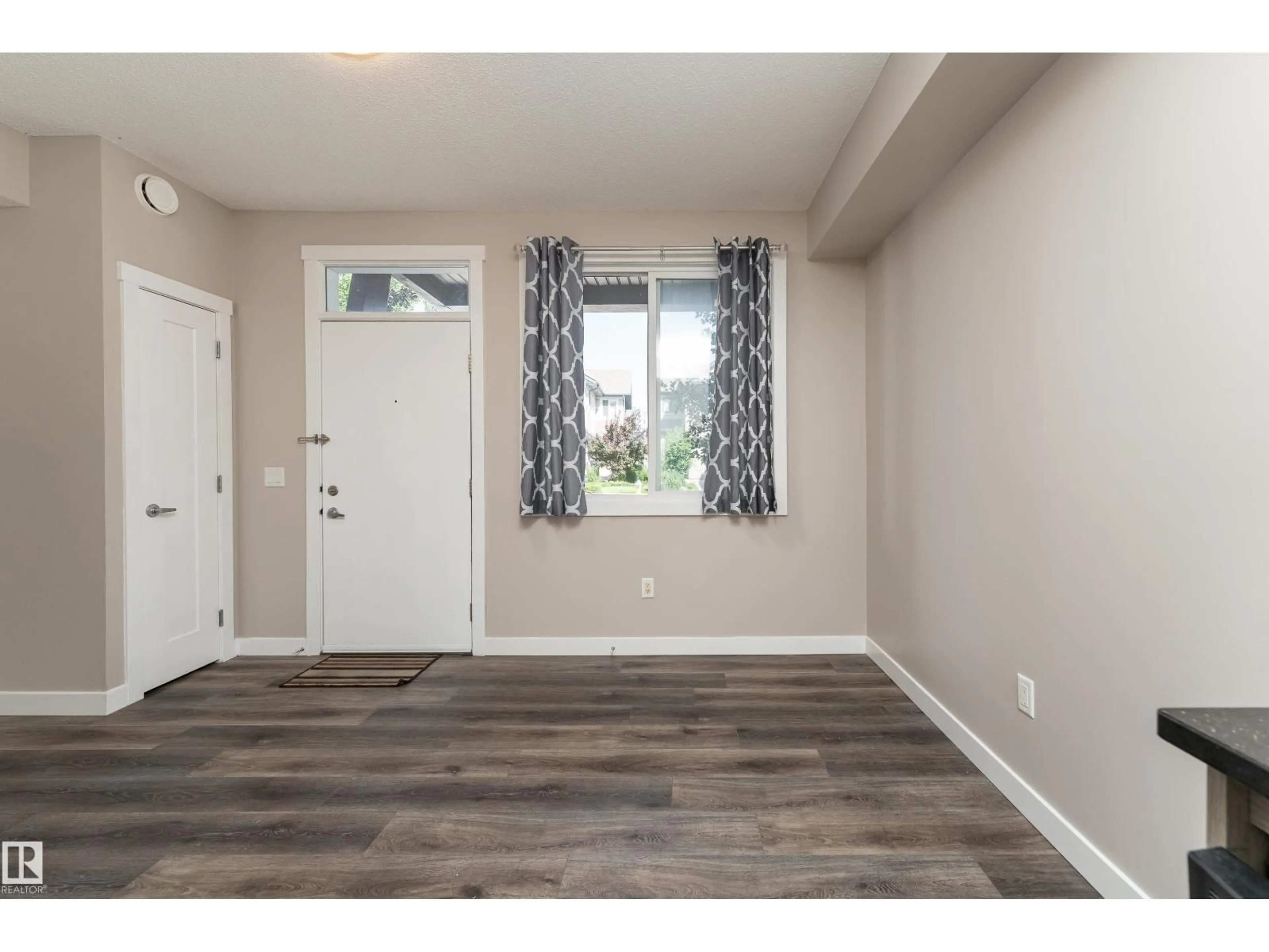 Indoor entryway for 458 ALLARD BV, Edmonton Alberta T6W3S7