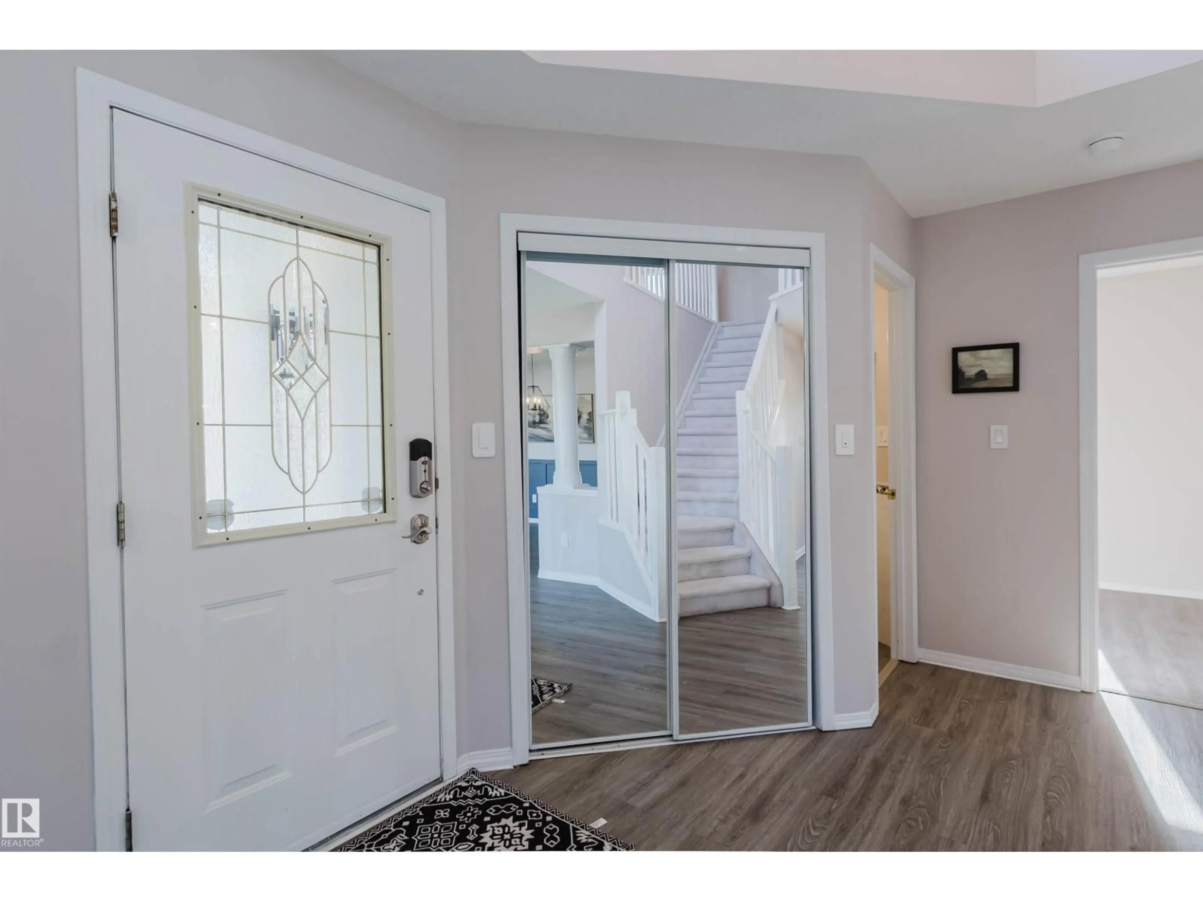 Indoor entryway for 11526 9 AV, Edmonton Alberta T6J6T9