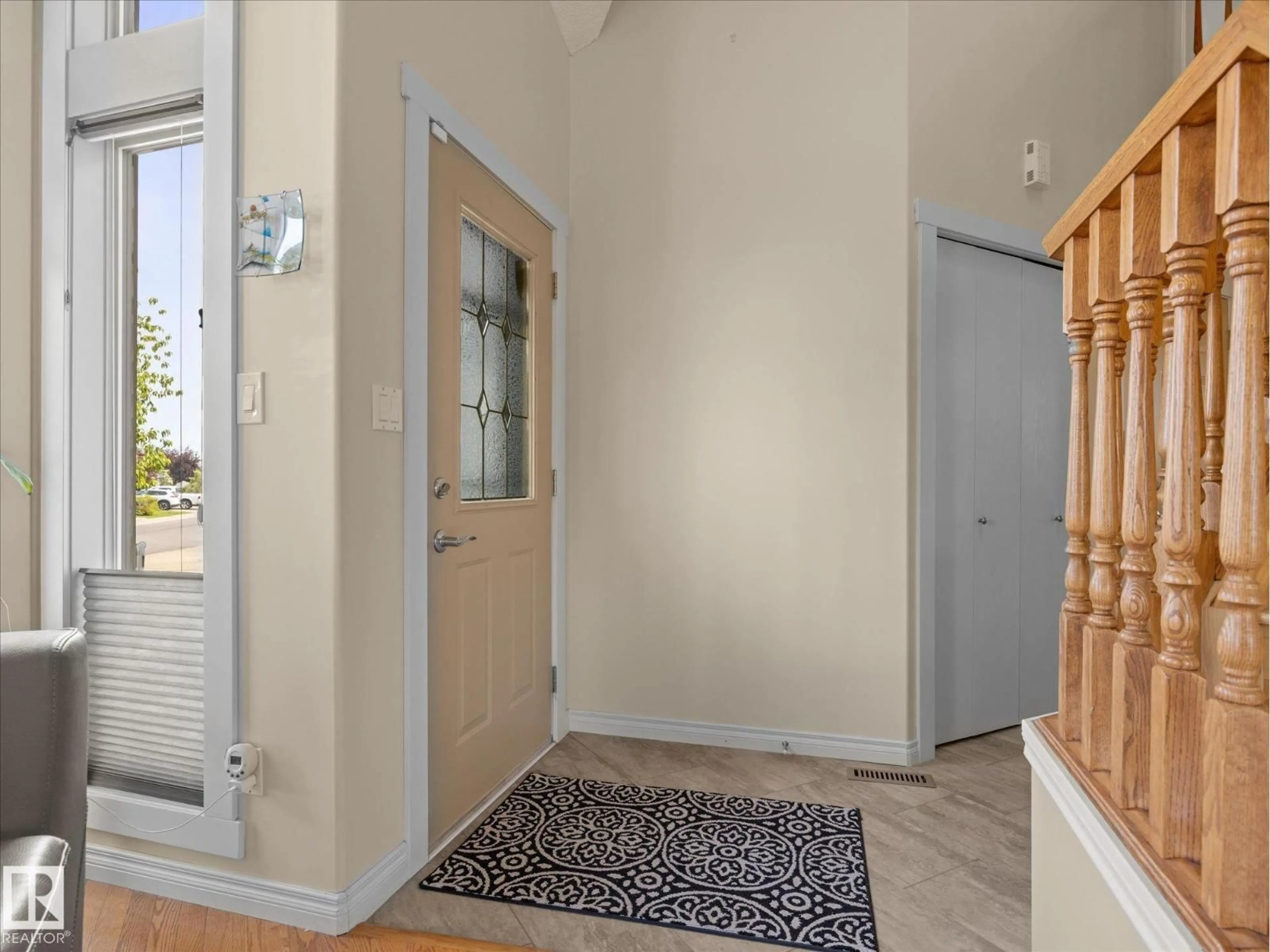 Indoor entryway for 16948 116 ST, Edmonton Alberta T5X3T8