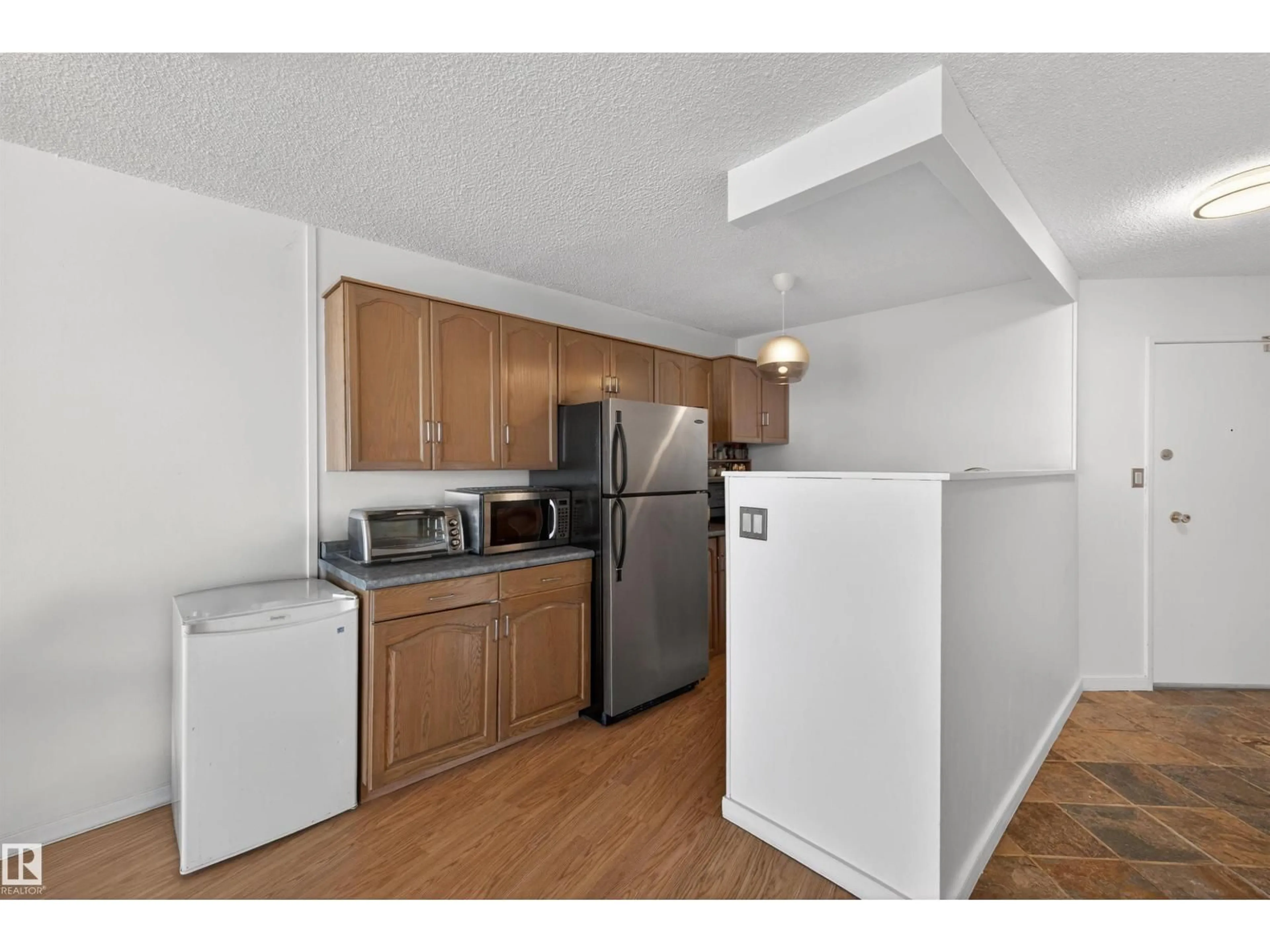 Standard kitchen, unknown for NW - 10045 117 ST, Edmonton Alberta T6C2C1