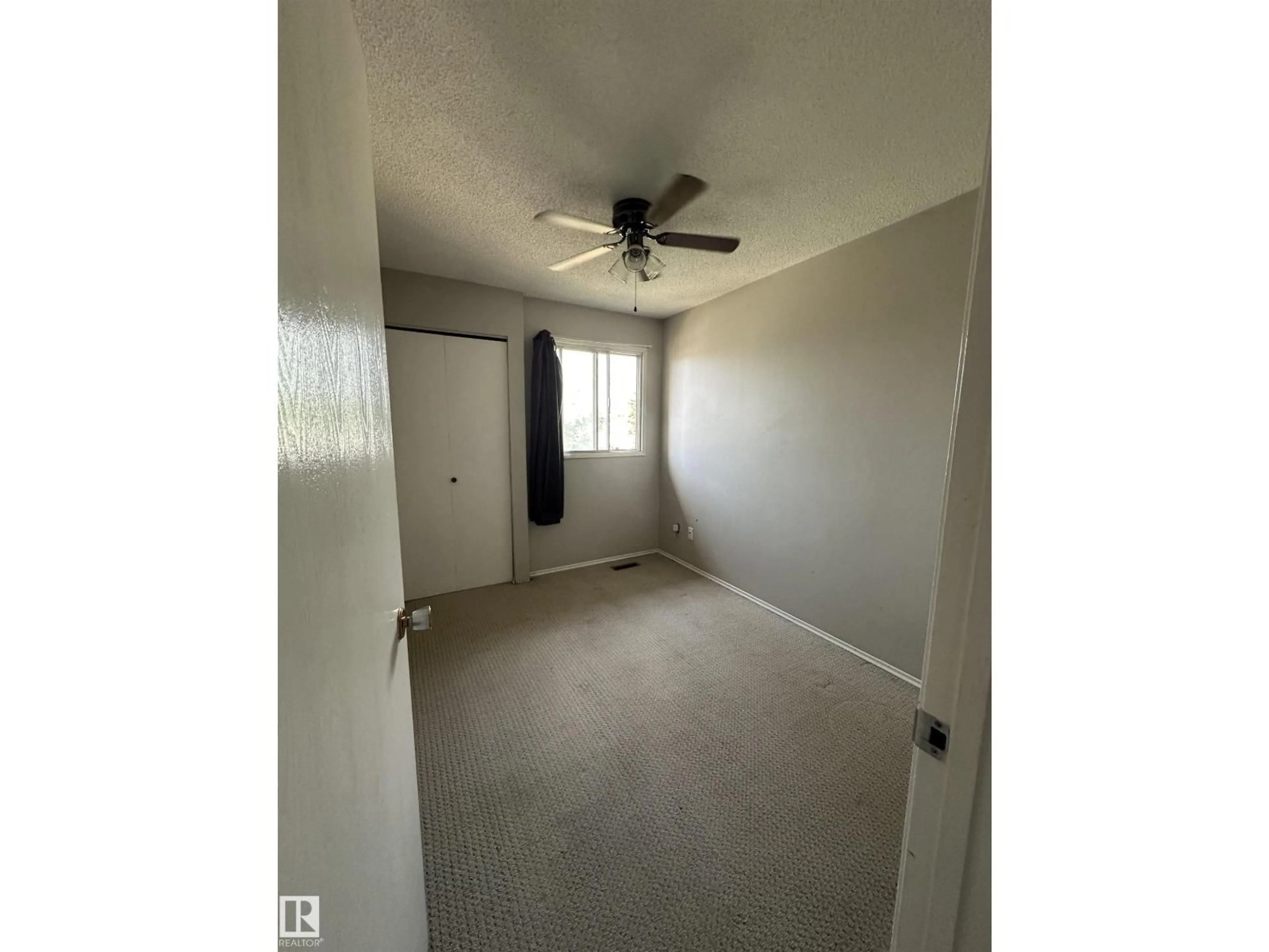 A pic of a room for 2114 47 ST, Edmonton Alberta T6L3J1
