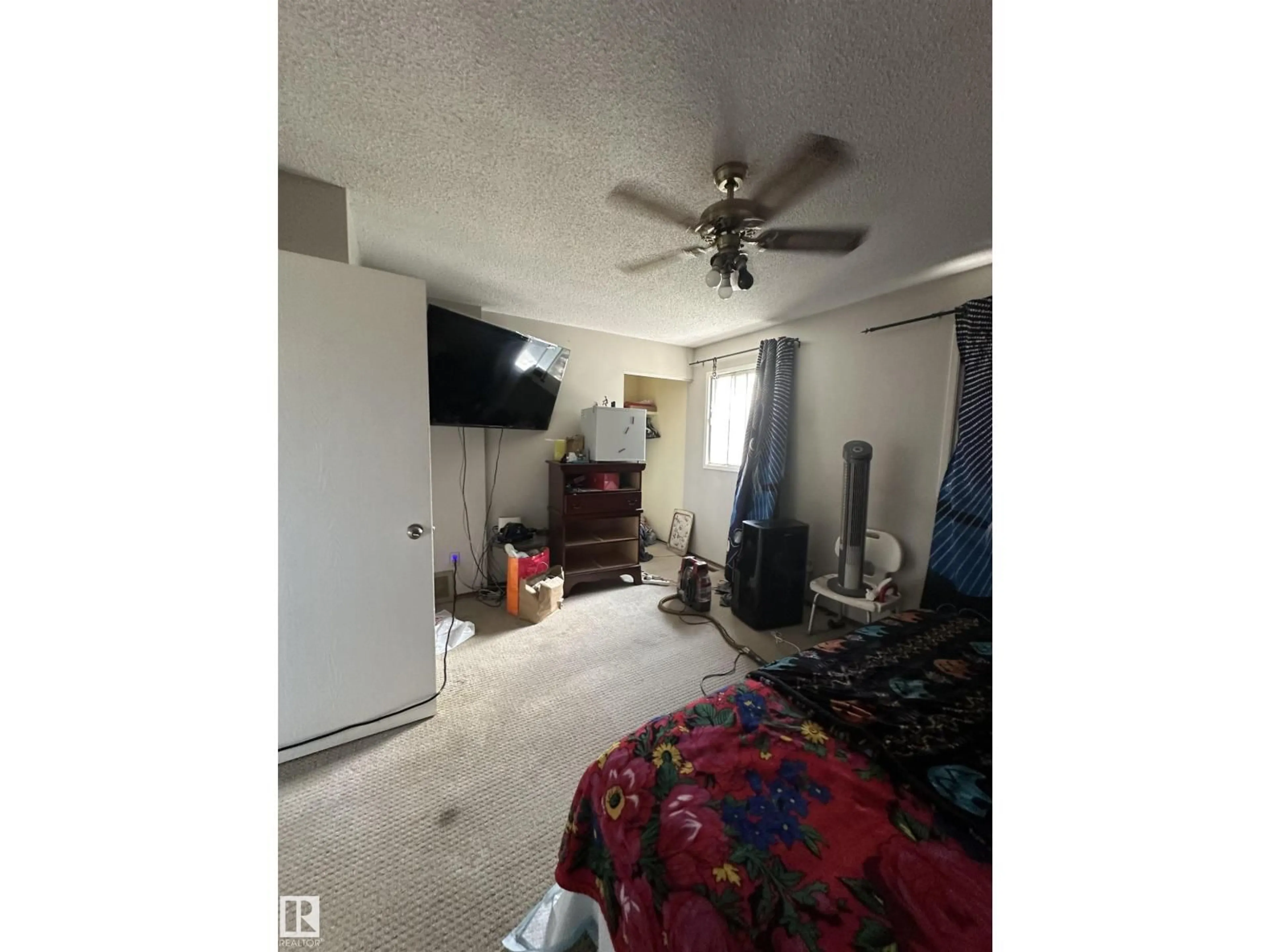 A pic of a room for 2114 47 ST, Edmonton Alberta T6L3J1