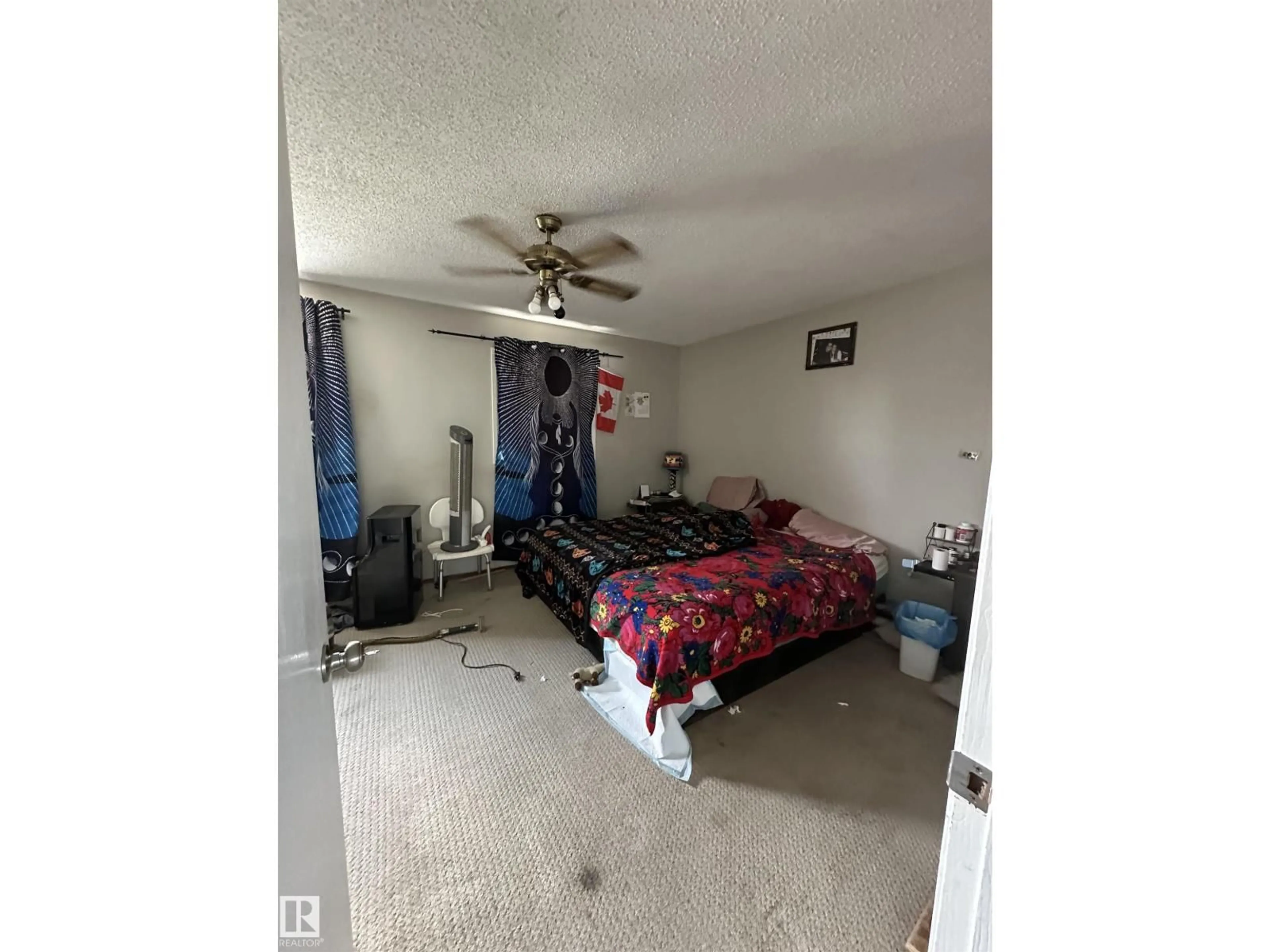 A pic of a room for 2114 47 ST, Edmonton Alberta T6L3J1