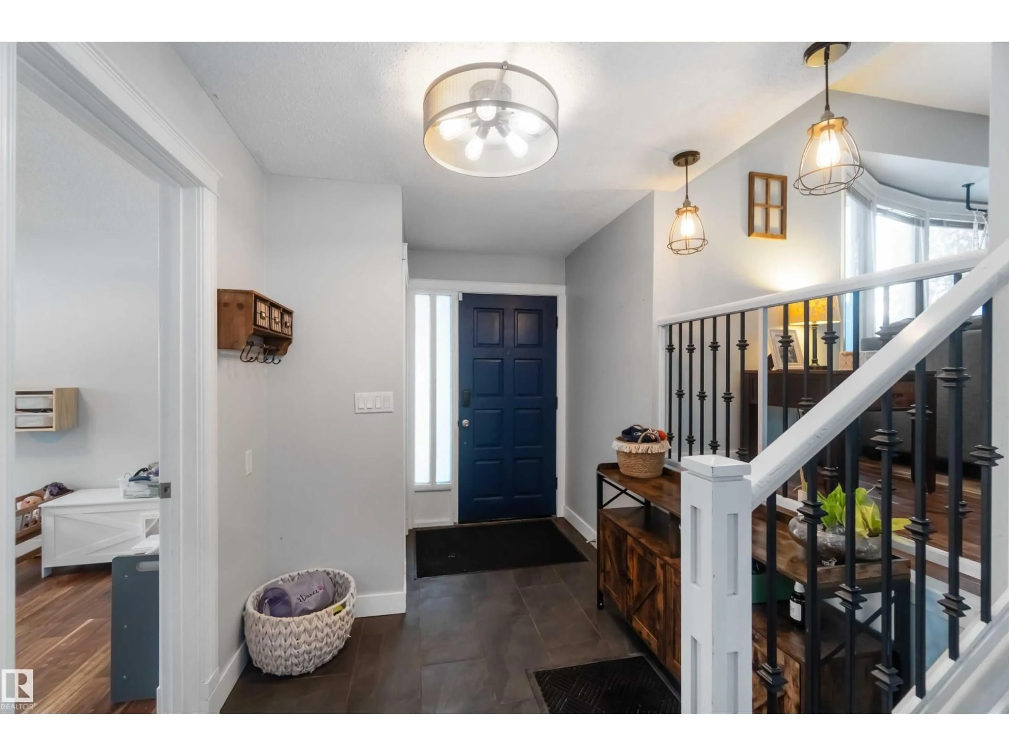 Indoor entryway for 6 GARRAWAY PL, St. Albert Alberta T8N2A1
