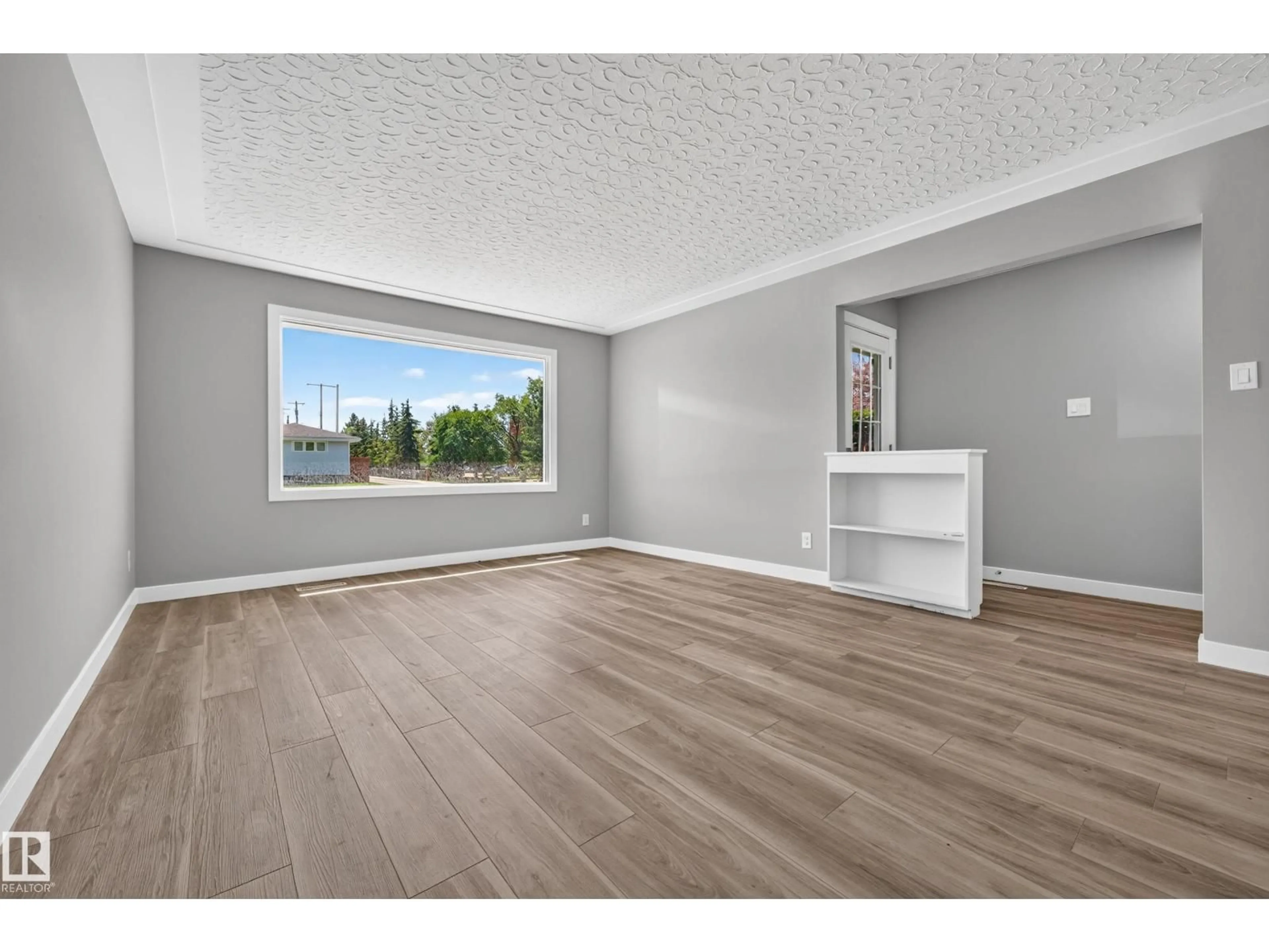 A pic of a room for 6016 92 AV, Edmonton Alberta T6B0S4