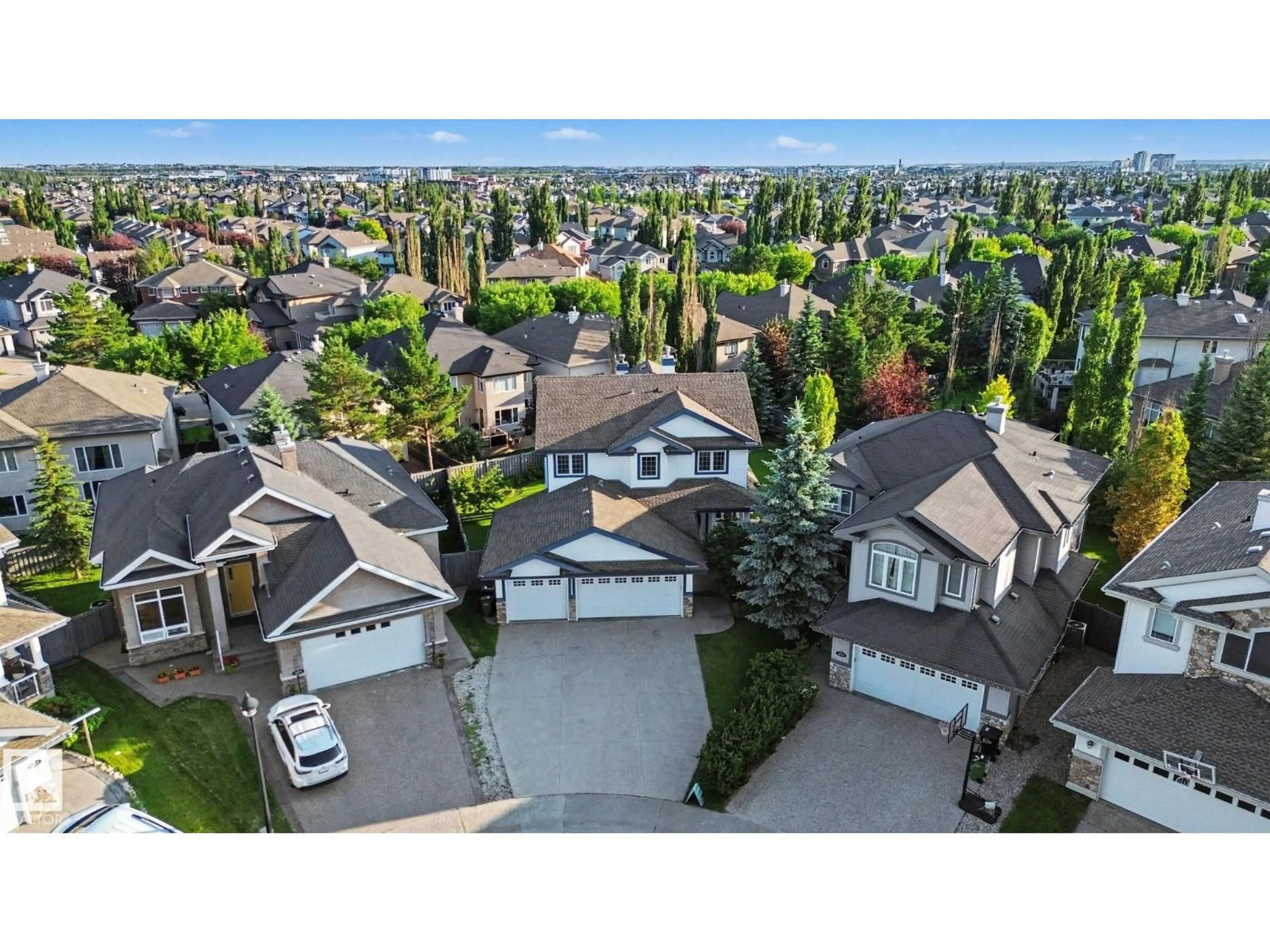 A pic from outside/outdoor area/front of a property/back of a property/a pic from drone, unknown for 5111 TERWILLEGAR BV, Edmonton Alberta T6R3P1