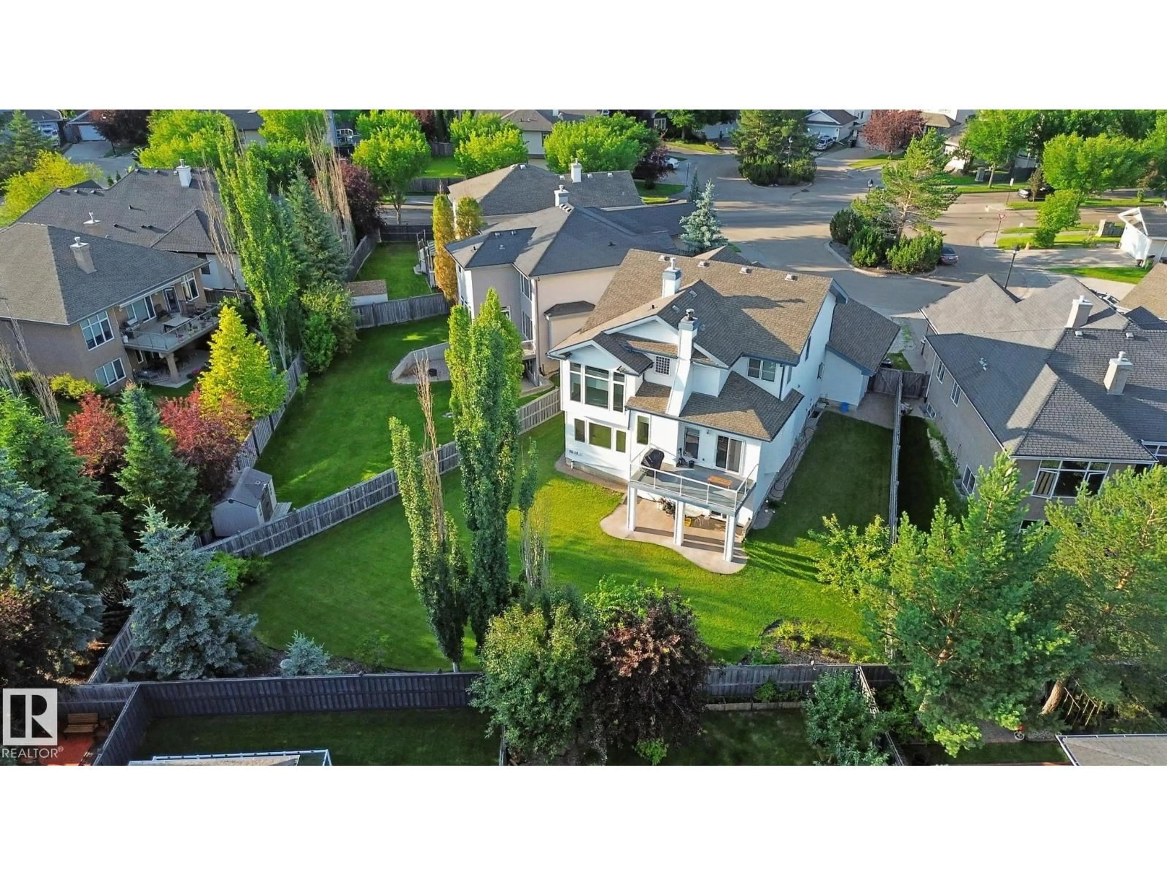 A pic from outside/outdoor area/front of a property/back of a property/a pic from drone, street for 5111 TERWILLEGAR BV, Edmonton Alberta T6R3P1