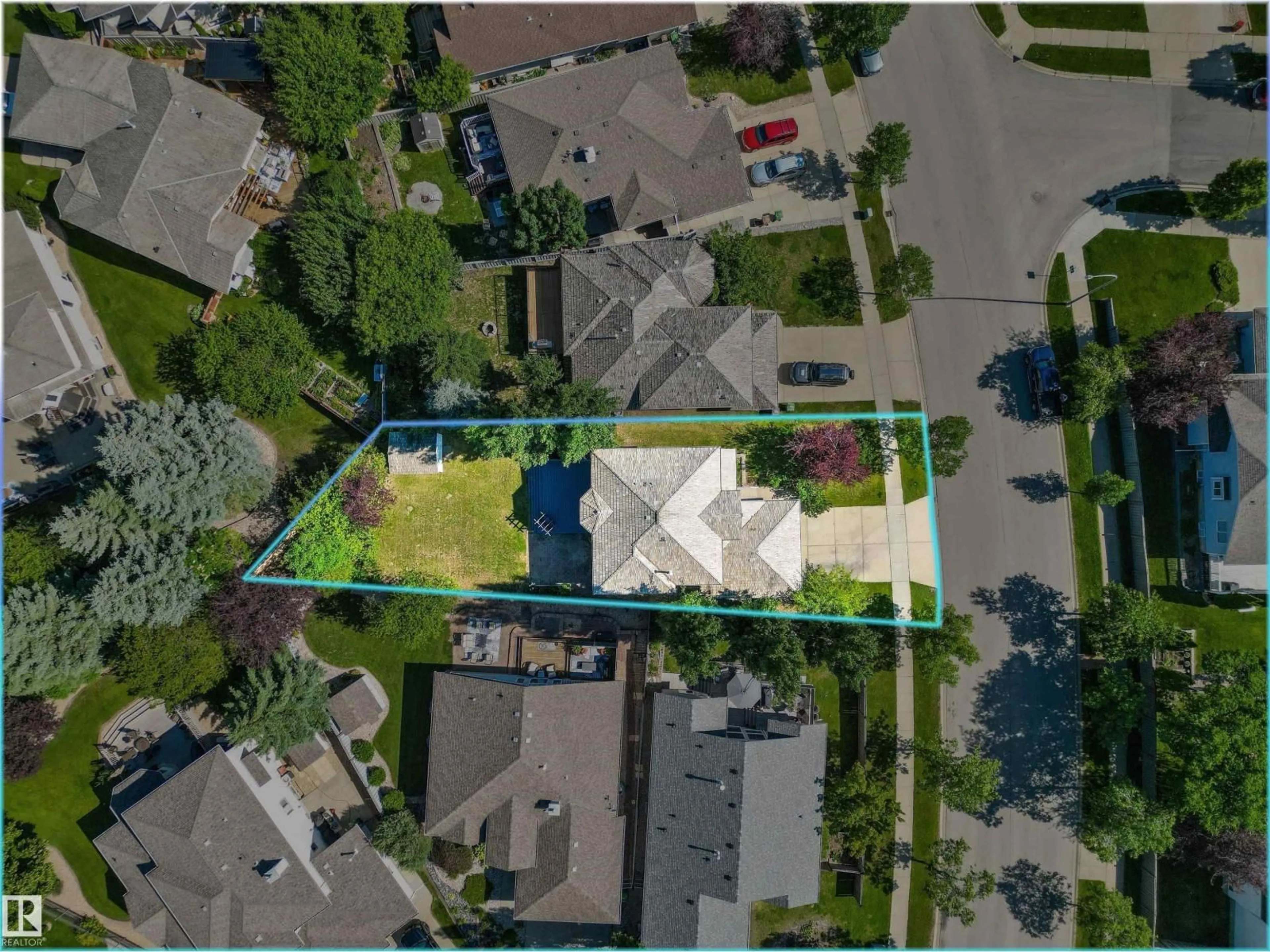 A pic from outside/outdoor area/front of a property/back of a property/a pic from drone, street for 6 OAKRIDGE DR, St. Albert Alberta T8N6E4