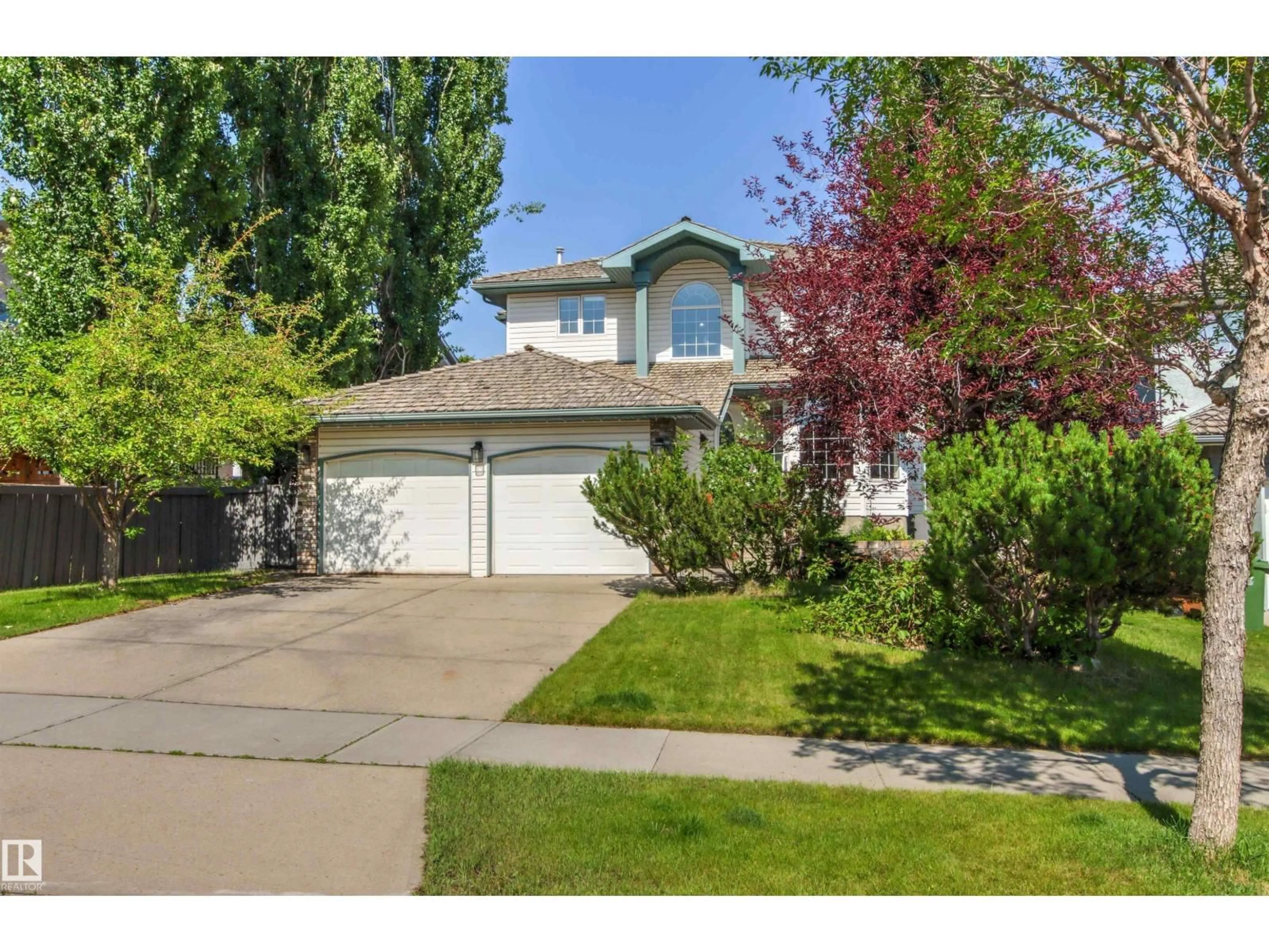 Home with vinyl exterior material, street for 6 OAKRIDGE DR, St. Albert Alberta T8N6E4