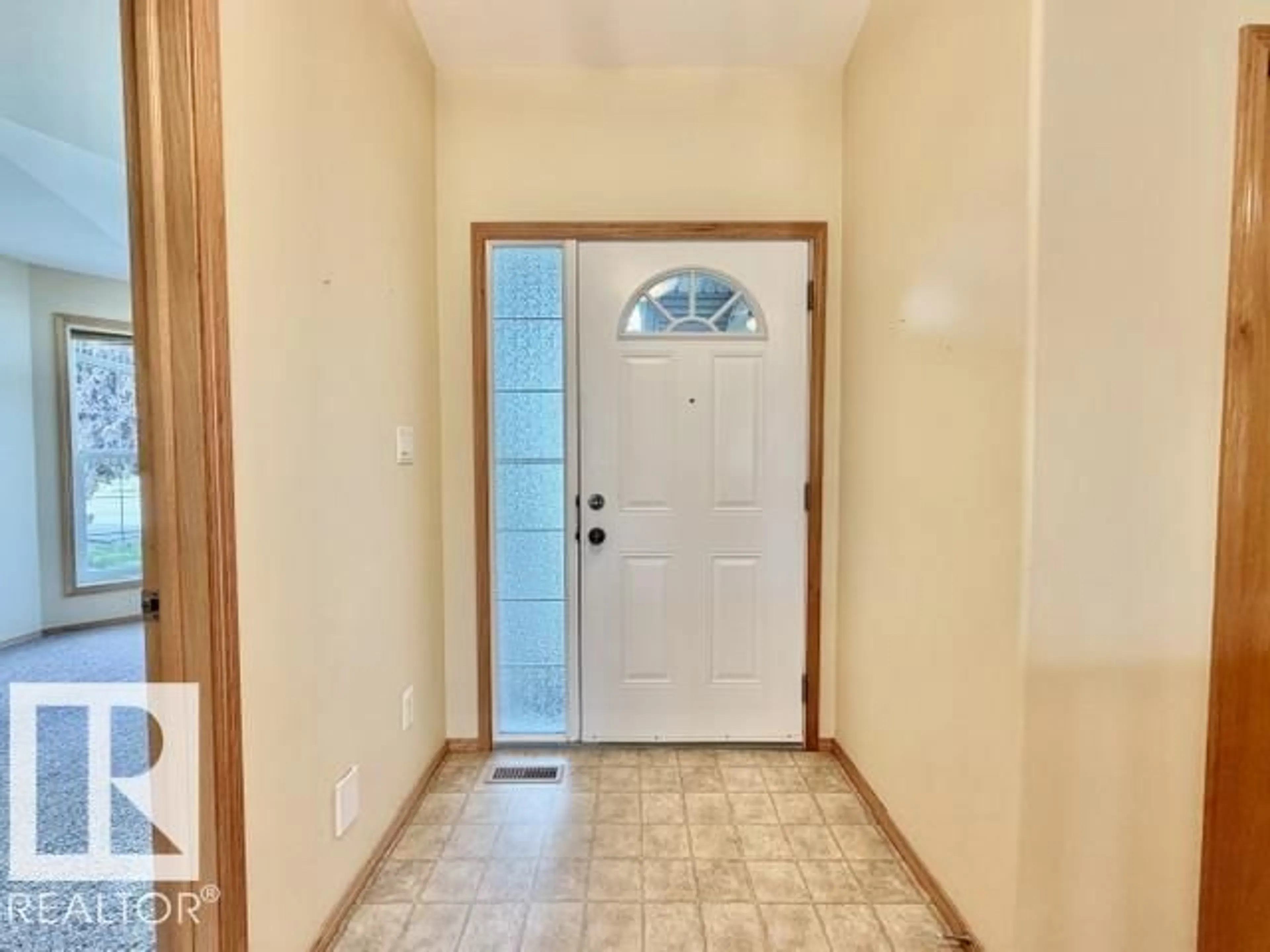 Indoor entryway for 18 NORDAL CL, Wetaskiwin Alberta T9A0P1