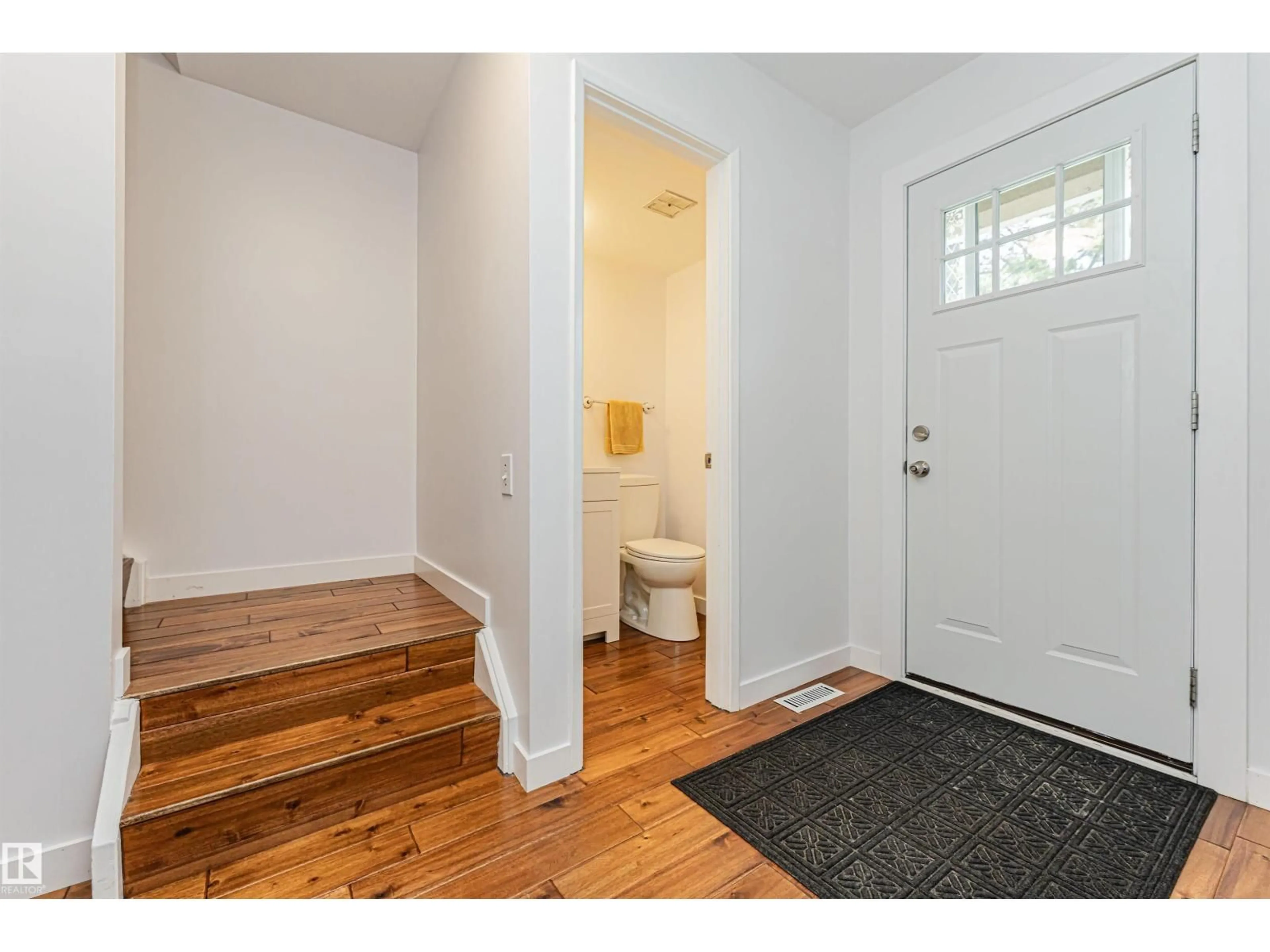 Indoor entryway for 7 GRANDIN VG, St. Albert Alberta T8N1R9