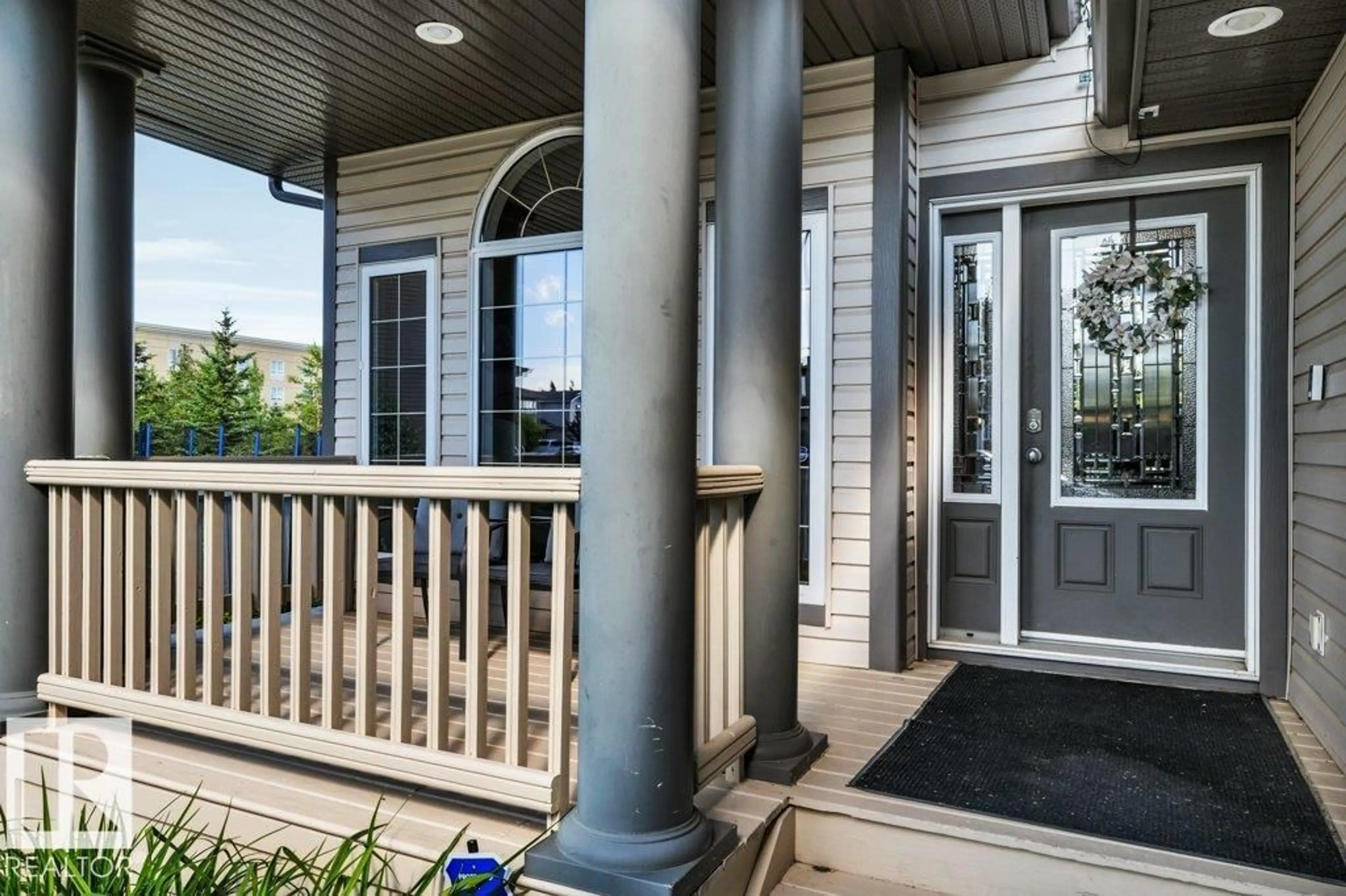 Indoor entryway for 48 LAMPLIGHT, Spruce Grove Alberta T7X0G8