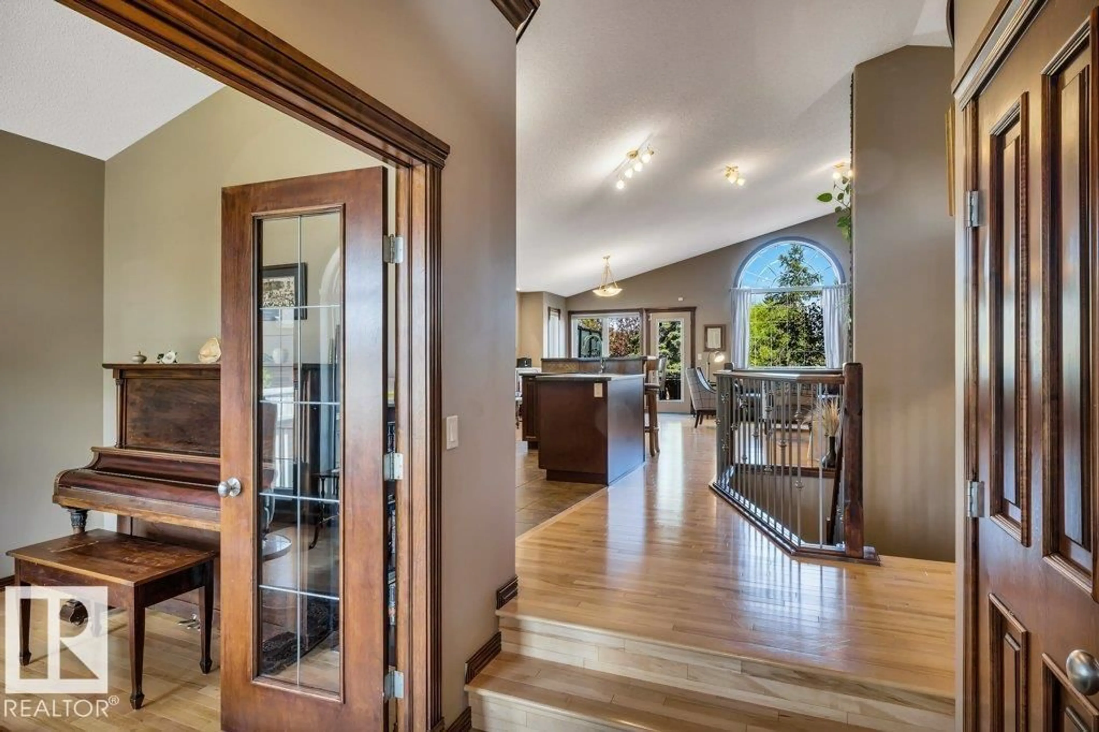 Indoor foyer for 48 LAMPLIGHT, Spruce Grove Alberta T7X0G8