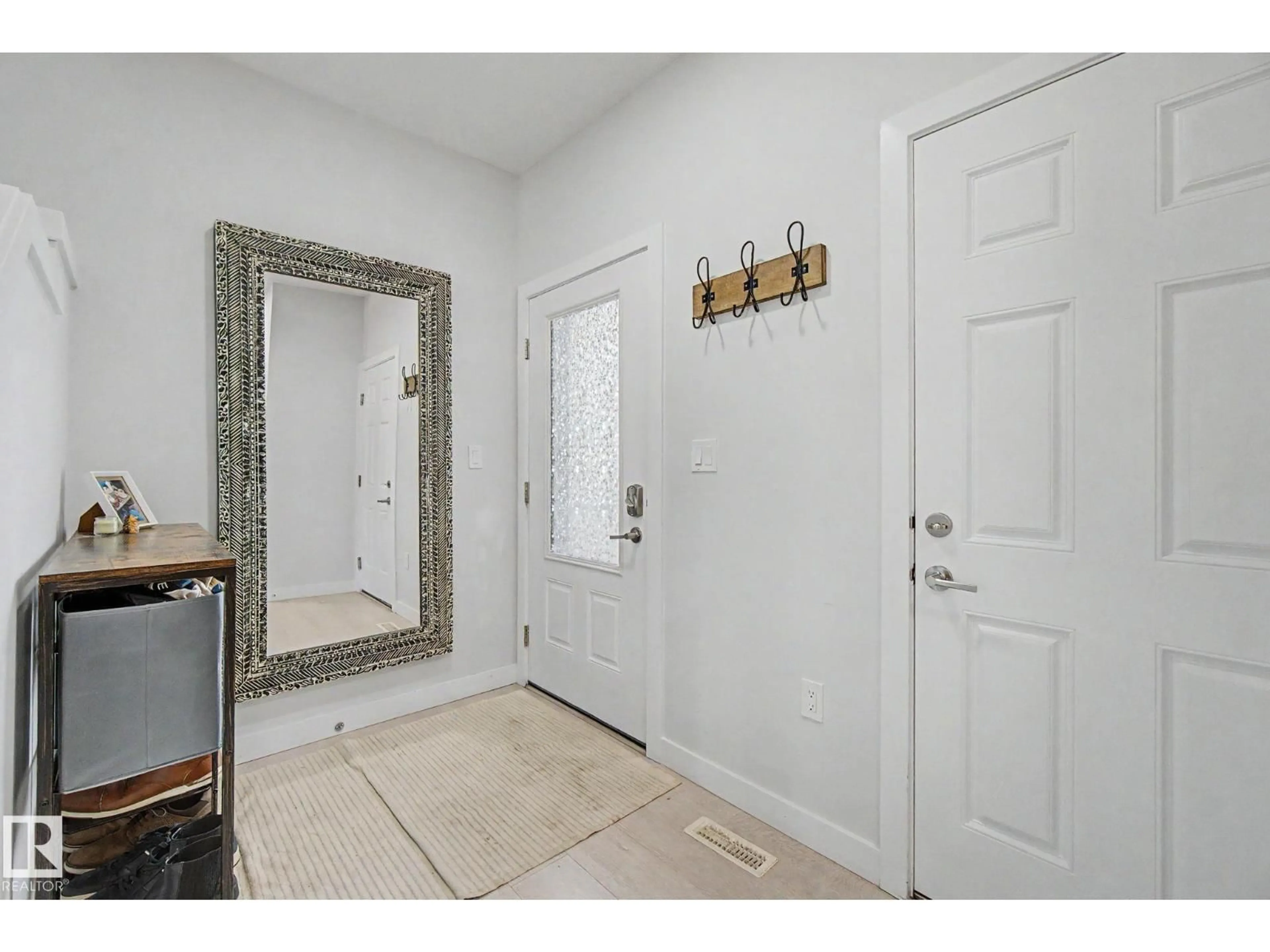 Indoor entryway for 1926 KROETSCH CR, Edmonton Alberta T6W4J2