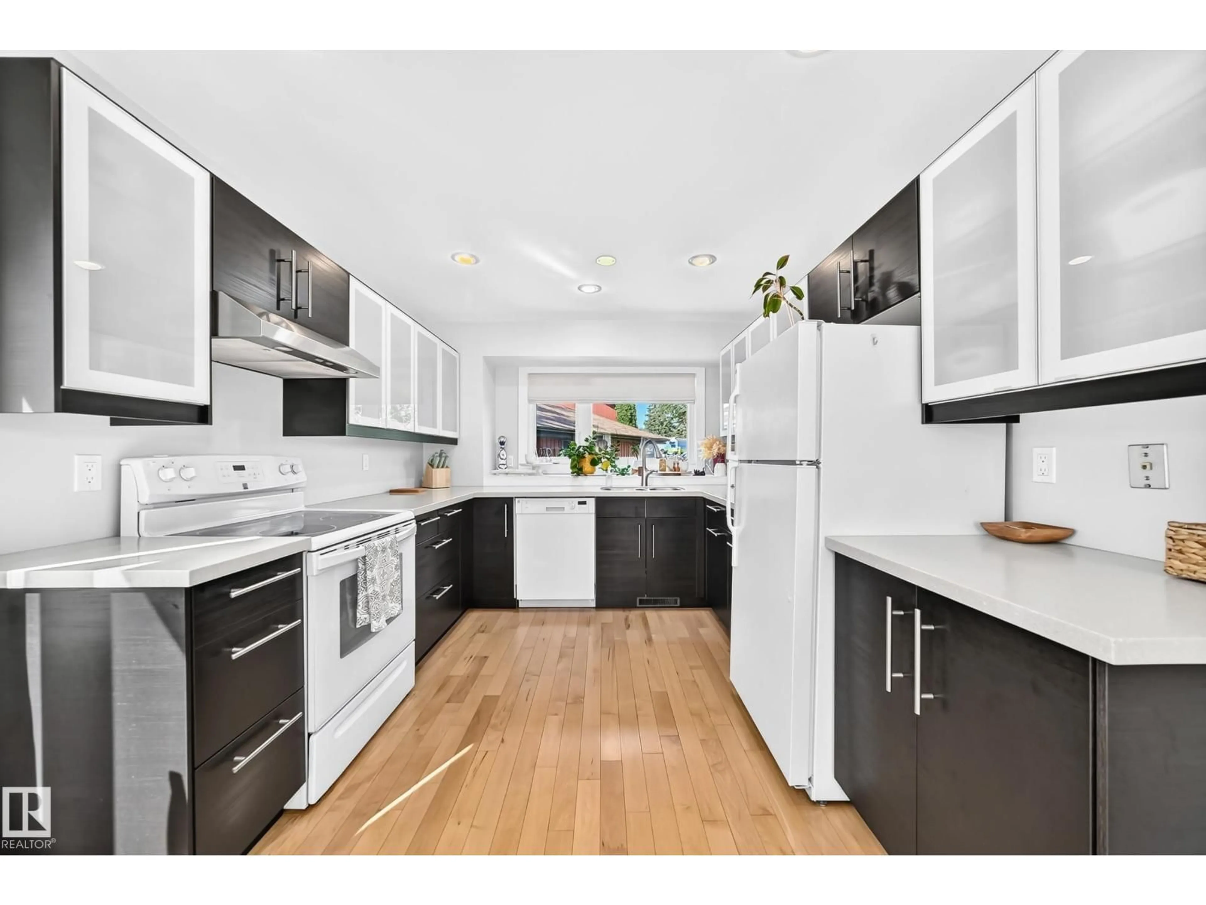 Open concept kitchen, wood/laminate floor for 74 LACOMBE PT, St. Albert Alberta T8N3P7
