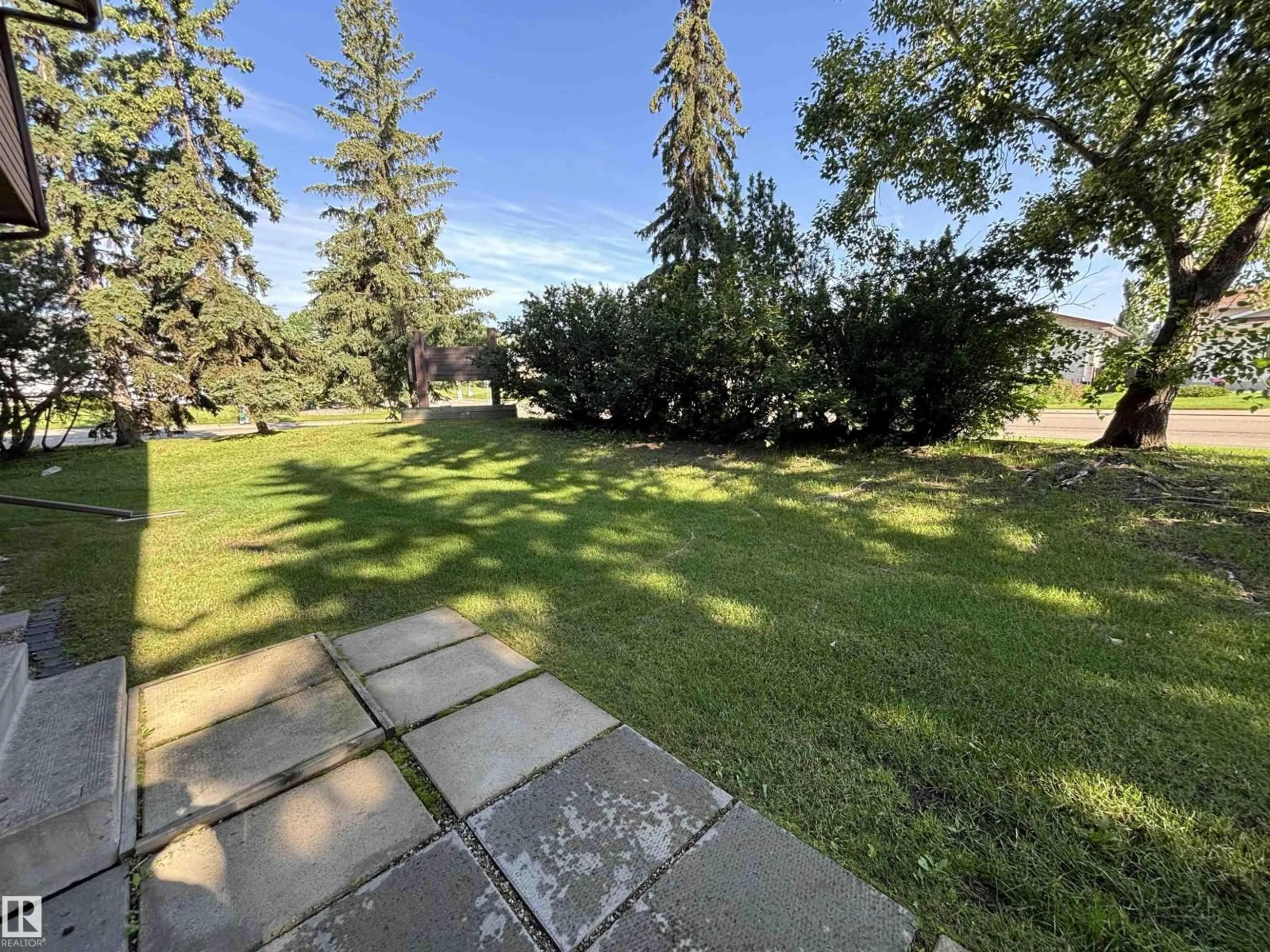 A pic from outside/outdoor area/front of a property/back of a property/a pic from drone, water/lake/river/ocean view for 5955 40 AV, Edmonton Alberta T6L3P6