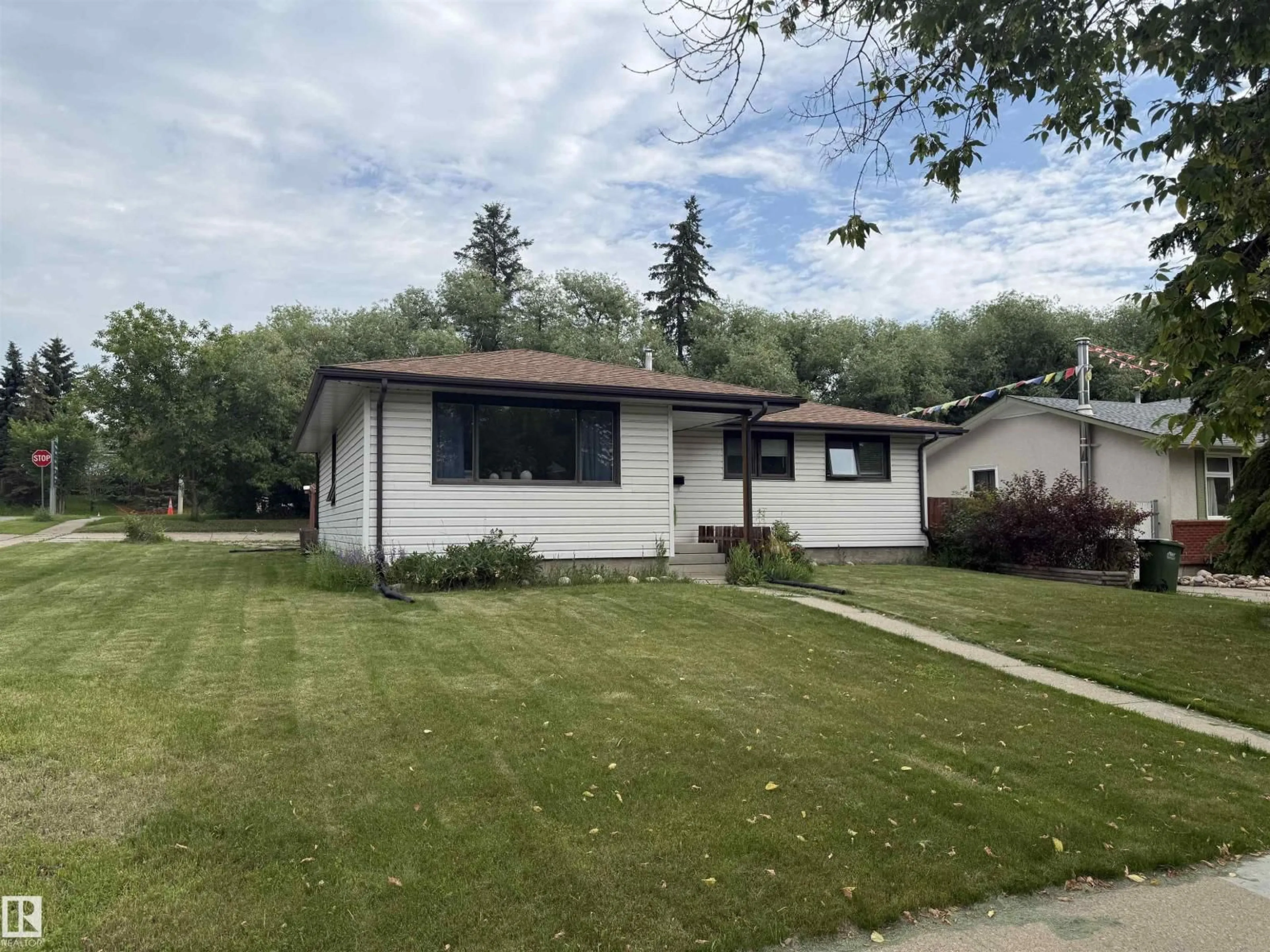 Home with vinyl exterior material, street for 48 ASPEN CR, St. Albert Alberta T8N2L8
