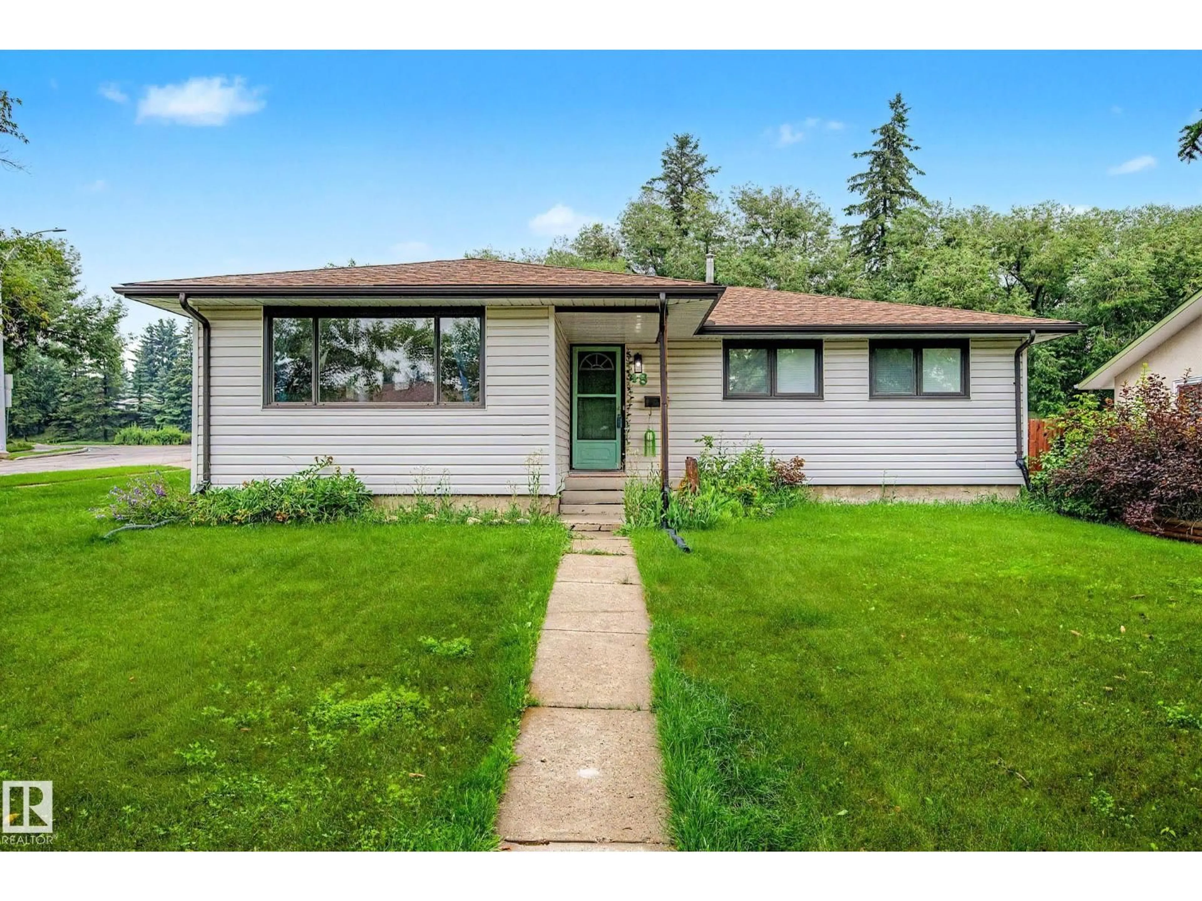 Home with vinyl exterior material, street for 48 ASPEN CR, St. Albert Alberta T8N2L8