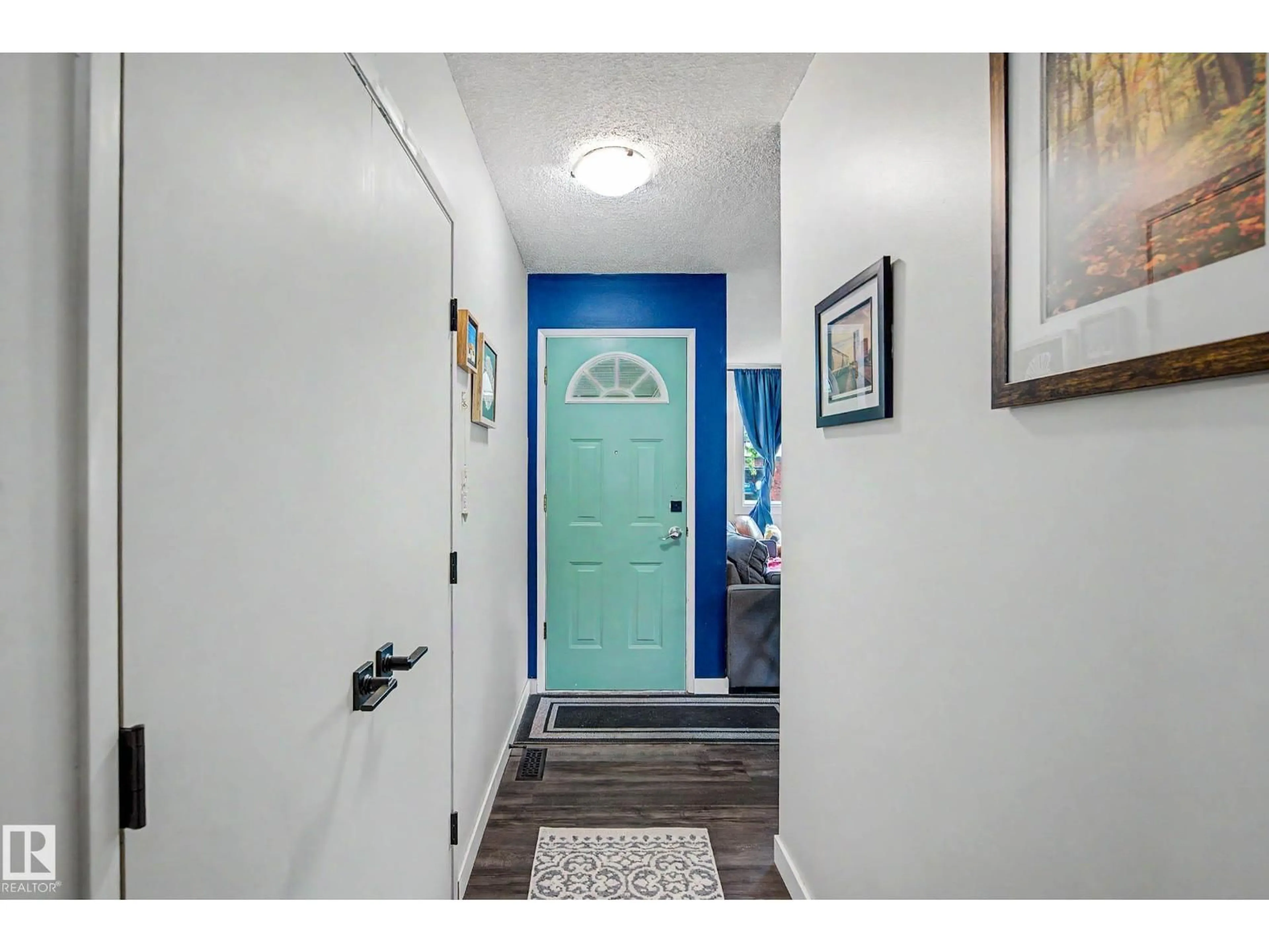 Indoor entryway for 48 ASPEN CR, St. Albert Alberta T8N2L8